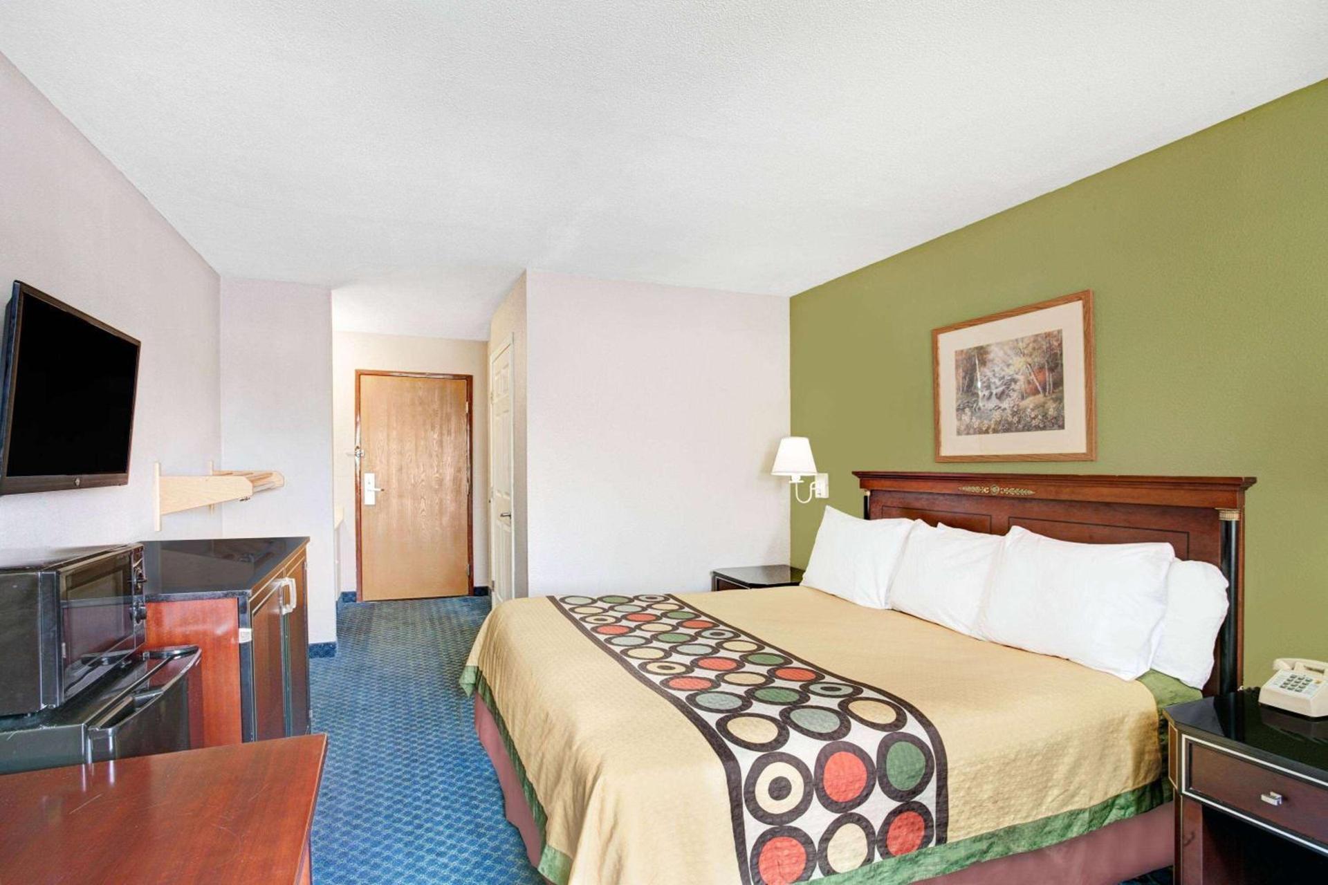 Super 8 by Wyndham West Memphis photo 8