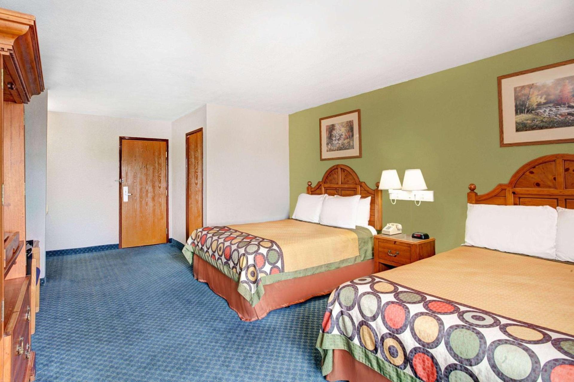 Super 8 by Wyndham West Memphis photo 12