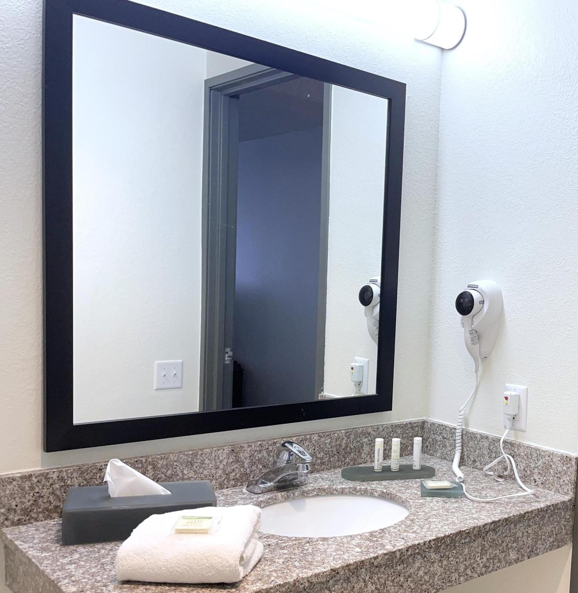 Ramada by Wyndham Waupaca photo 32