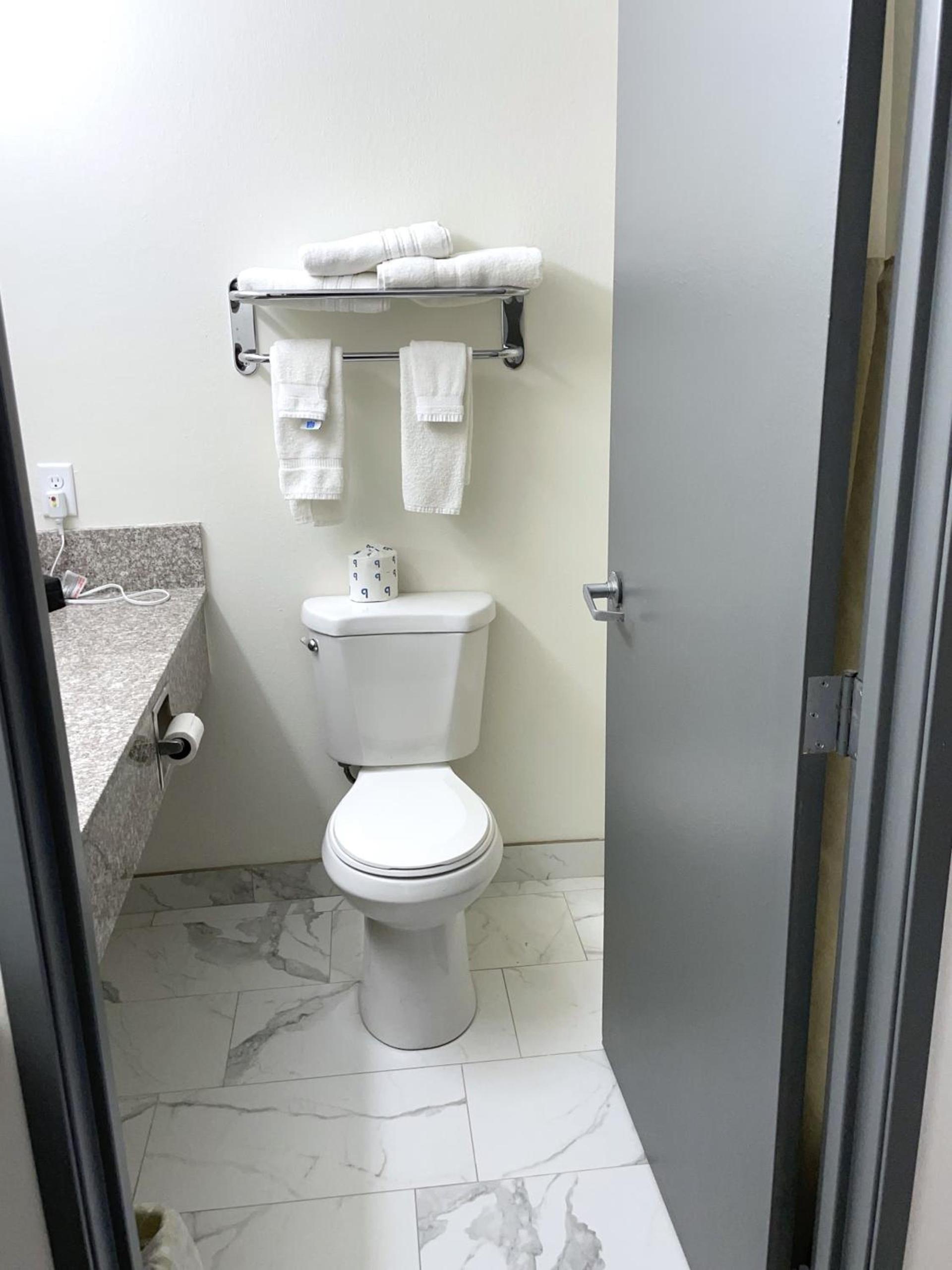 Ramada by Wyndham Waupaca photo 30