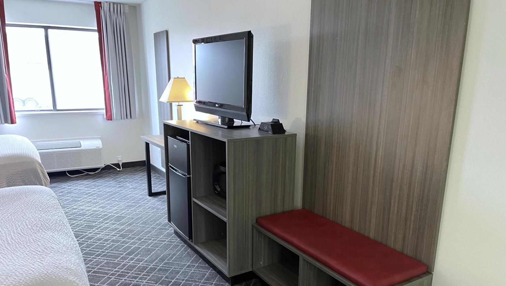 Ramada by Wyndham Waupaca photo 38