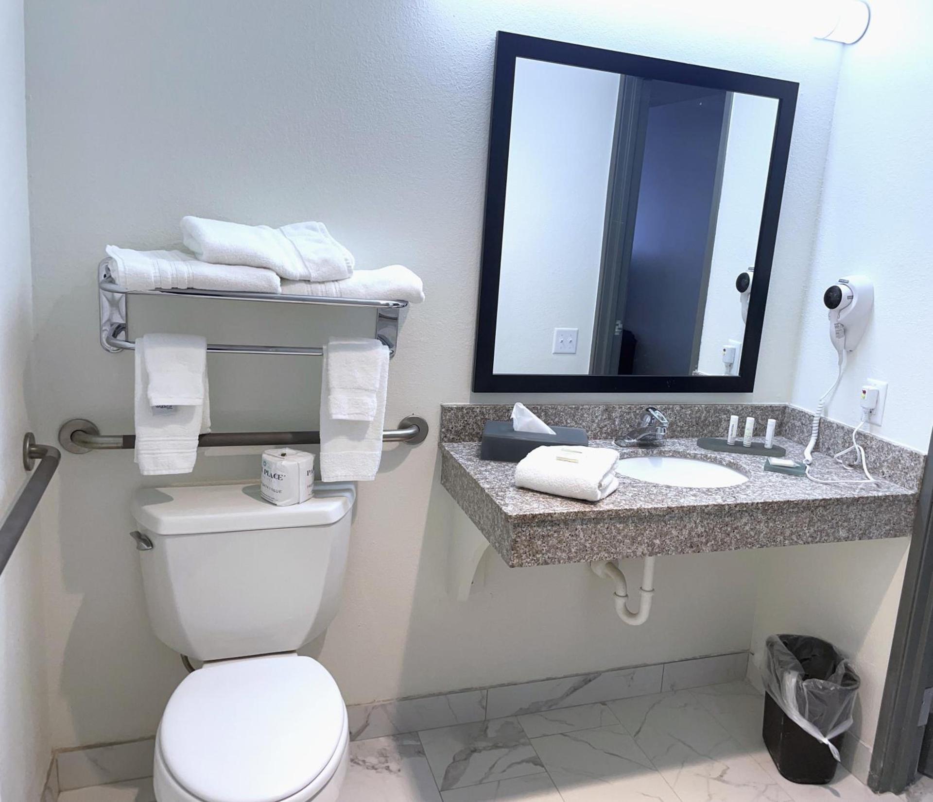 Ramada by Wyndham Waupaca photo 35
