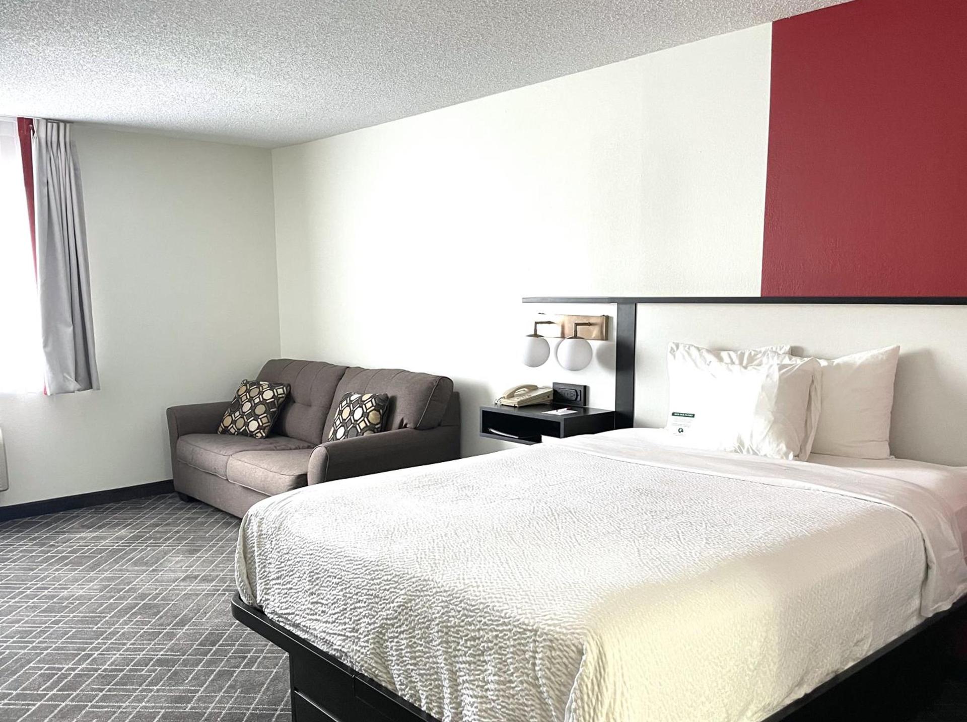 Ramada by Wyndham Waupaca photo 40