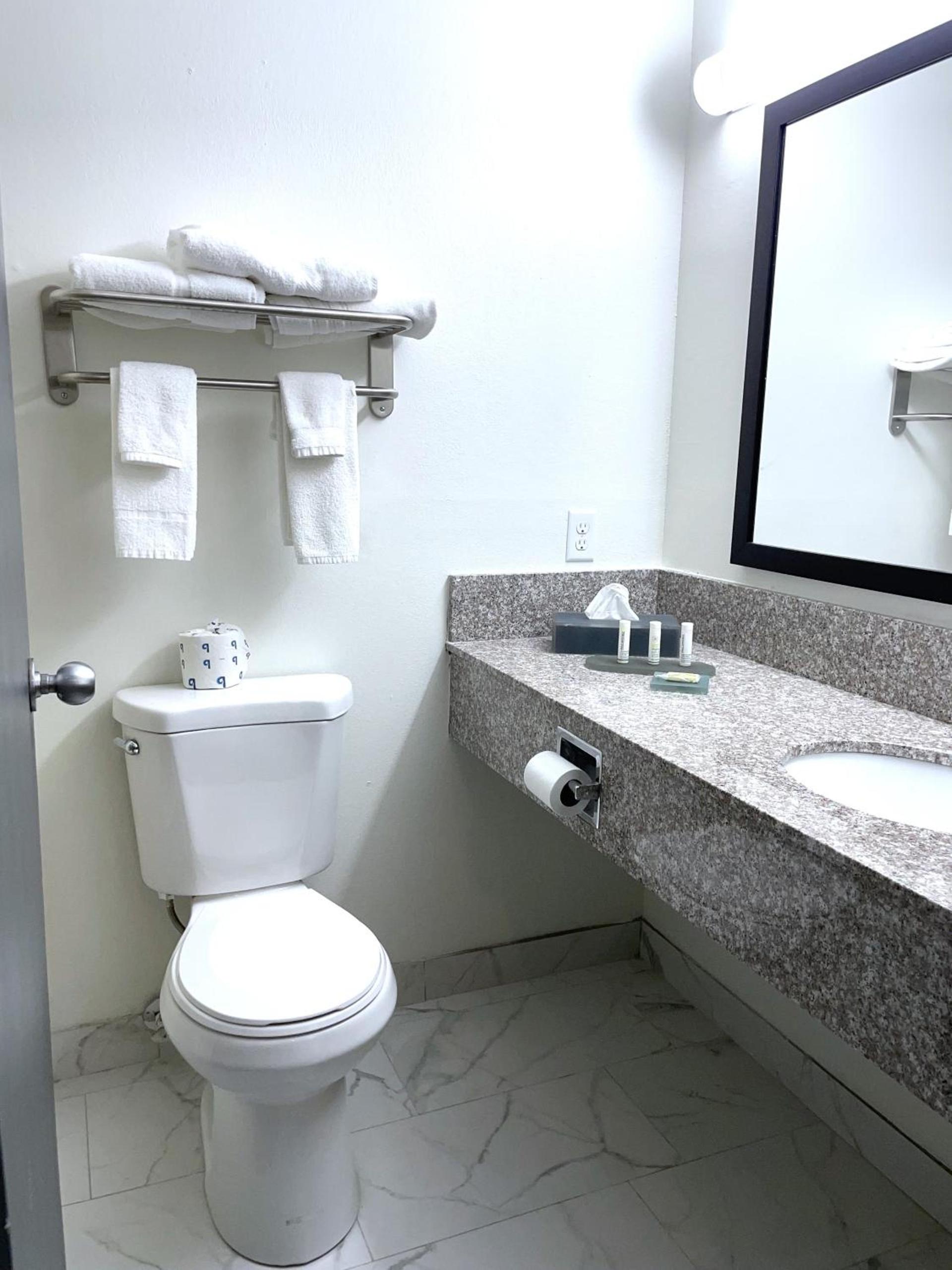 Ramada by Wyndham Waupaca photo 43