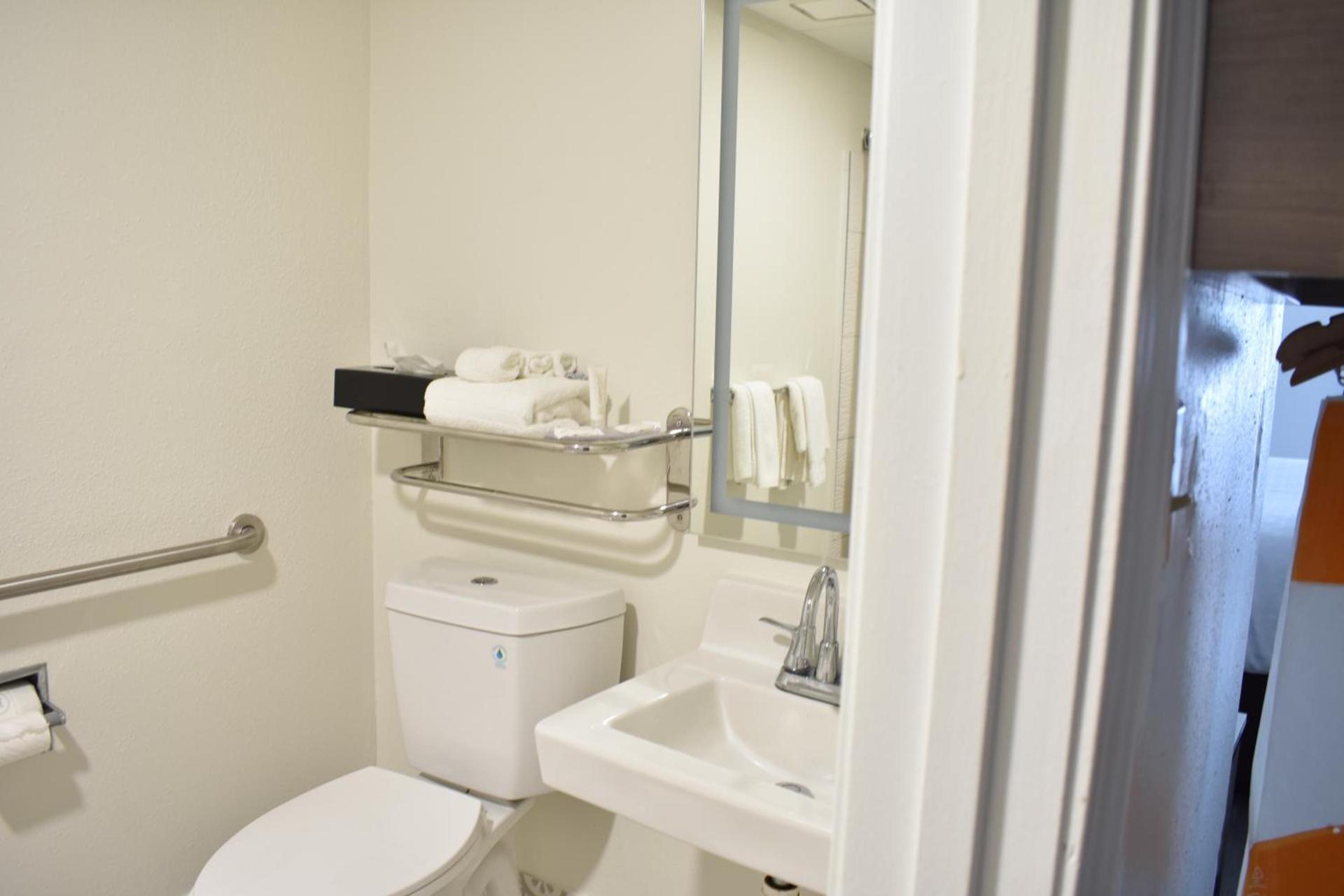 Clarion Pointe Vidalia - Lyons West photo 30