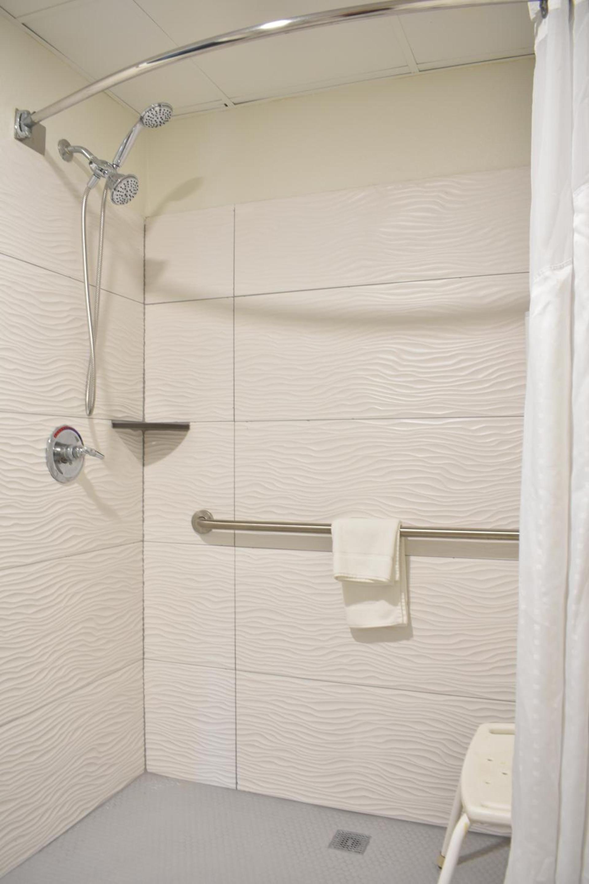 Clarion Pointe Vidalia - Lyons West photo 31