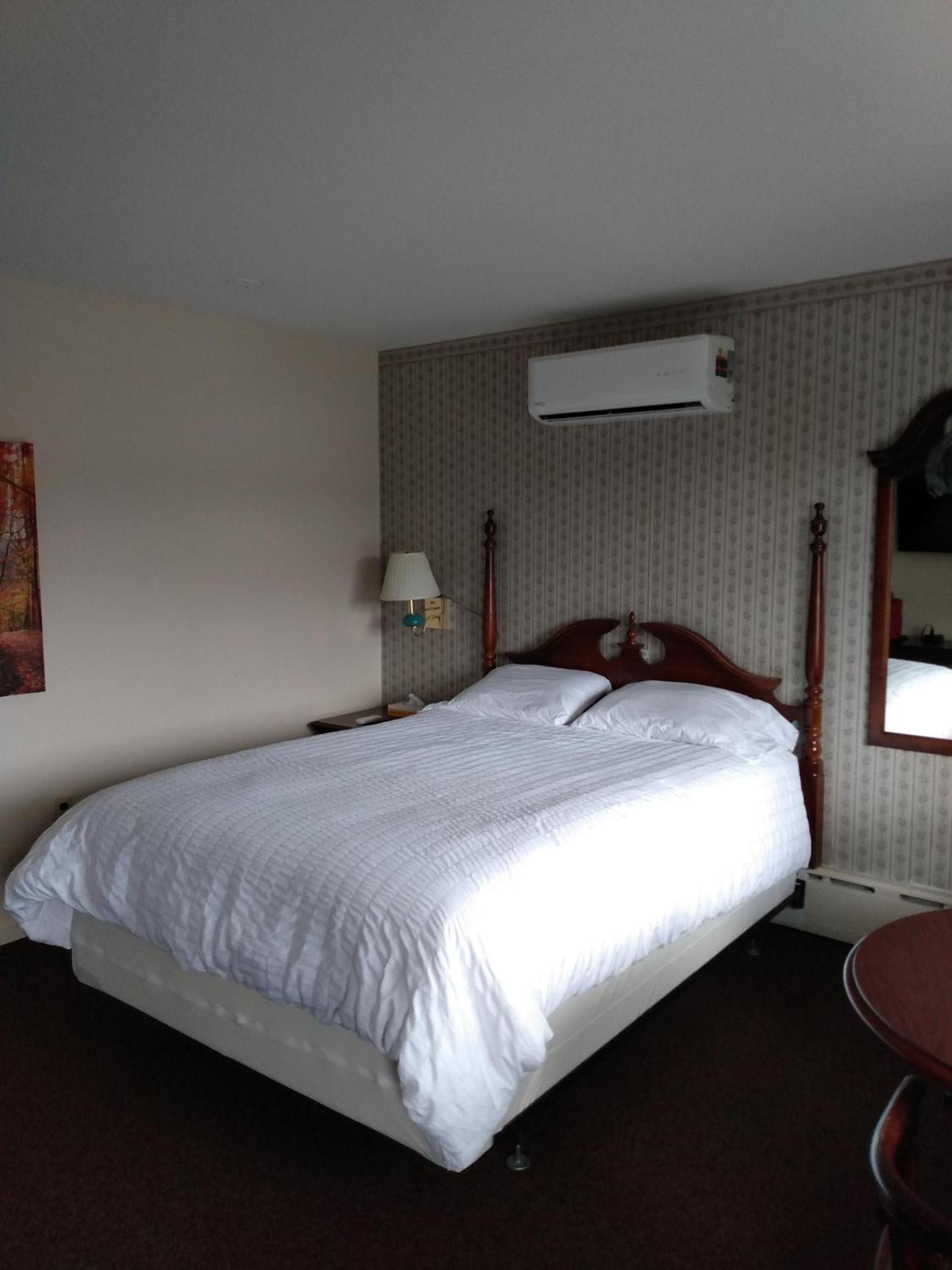 Sara Placid Inn & Suites photo 75