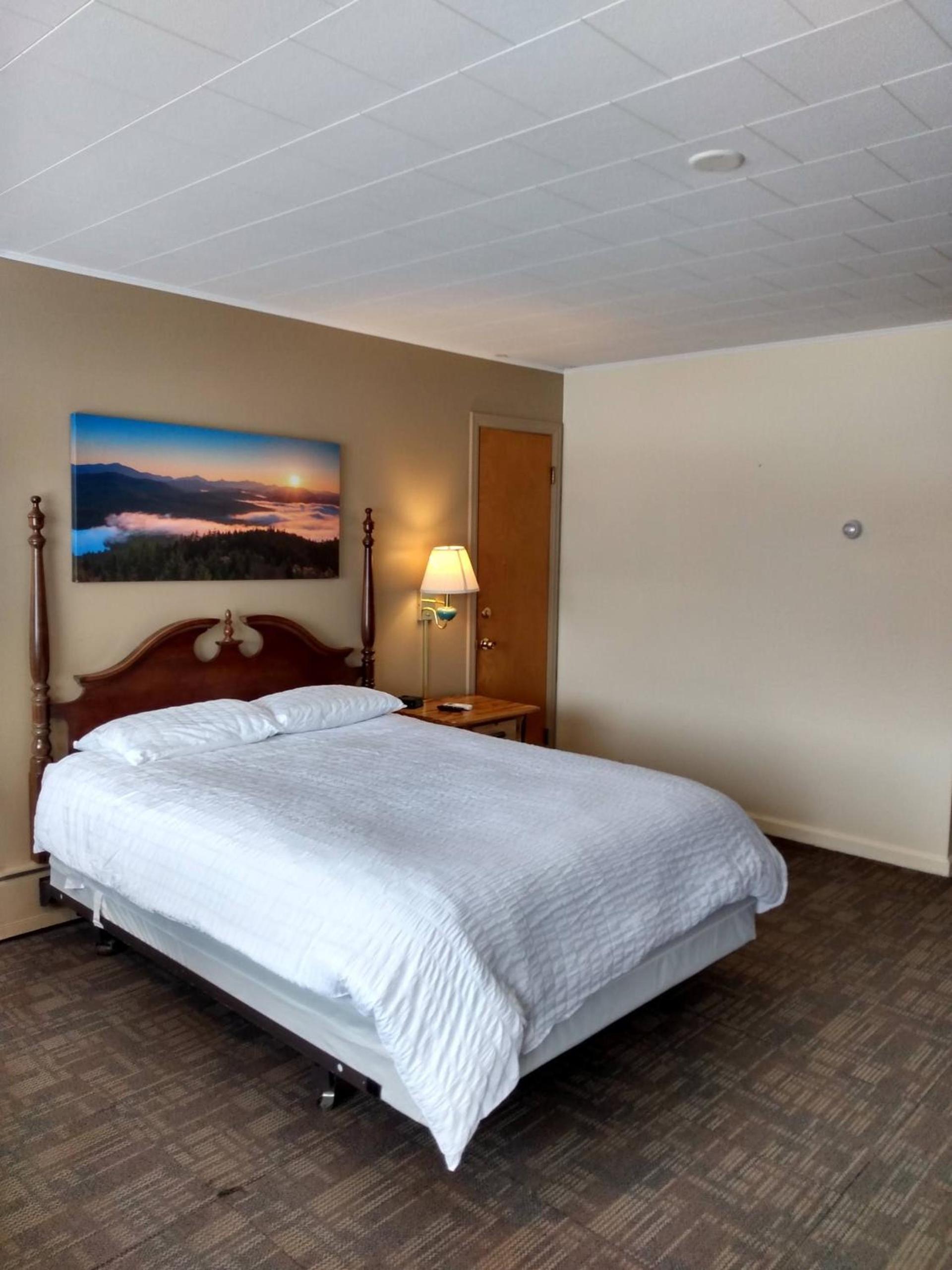 Sara Placid Inn & Suites photo 5