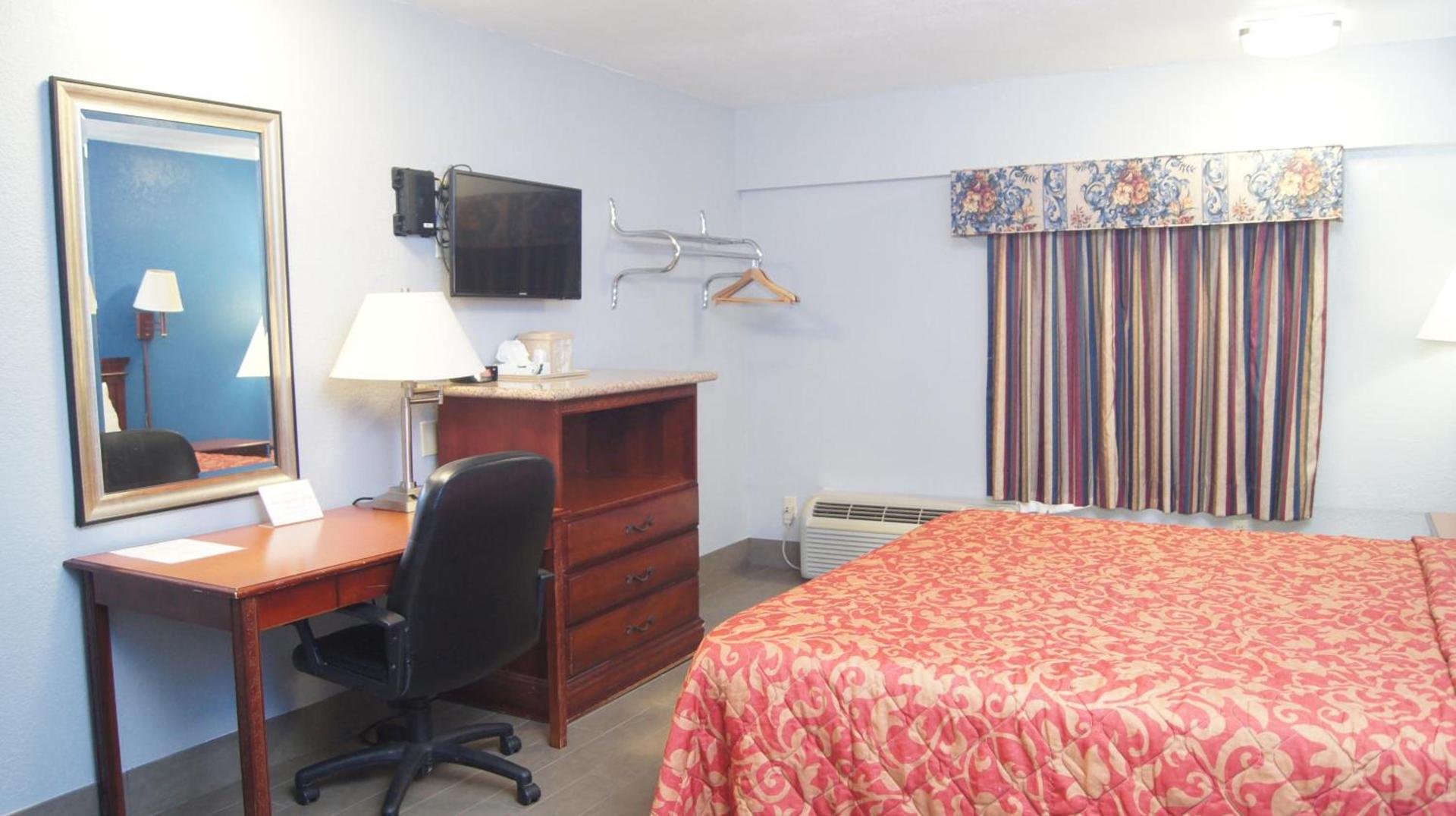 Holiday Lodge & Suites photo 13