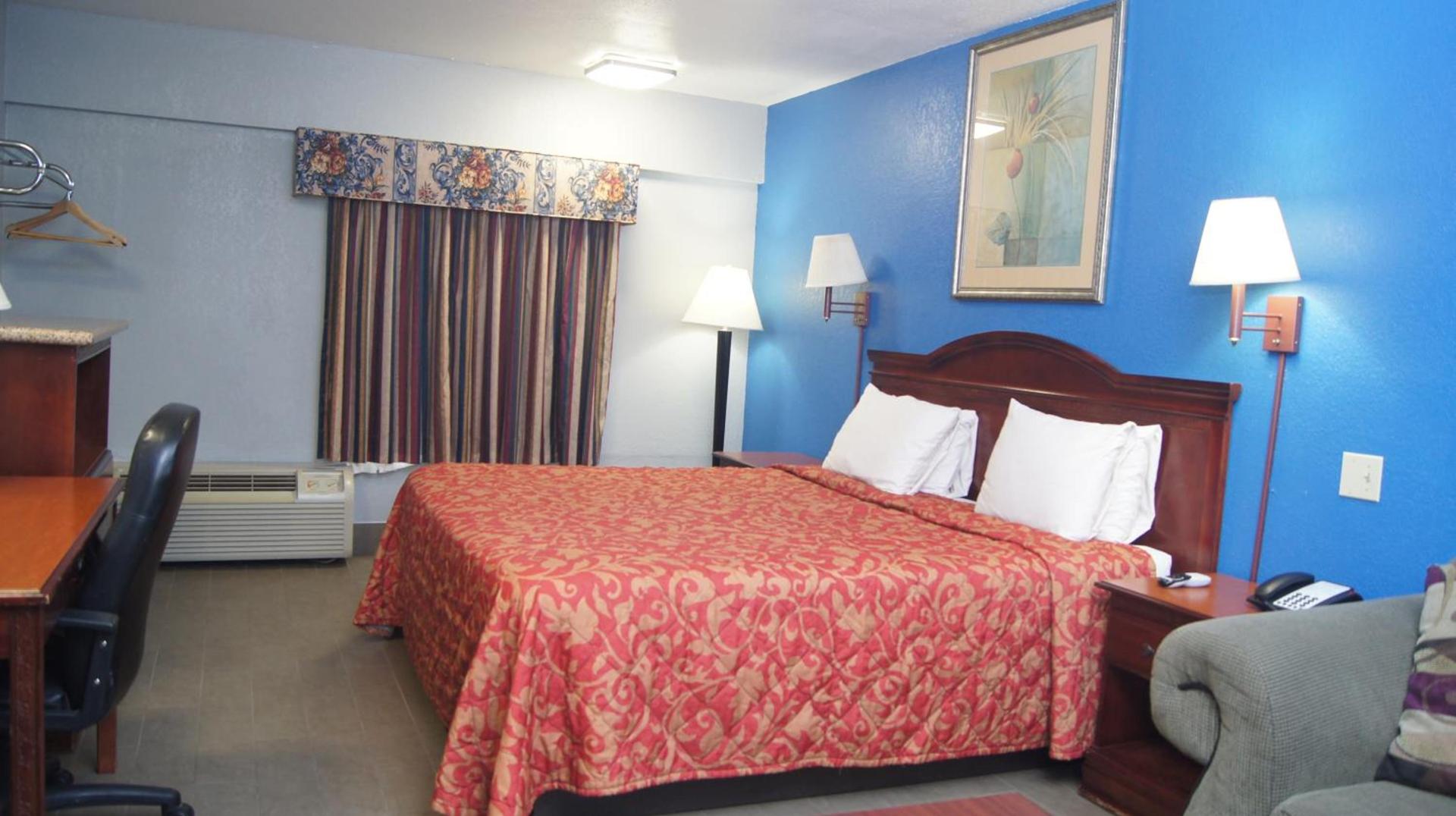 Holiday Lodge & Suites photo 14