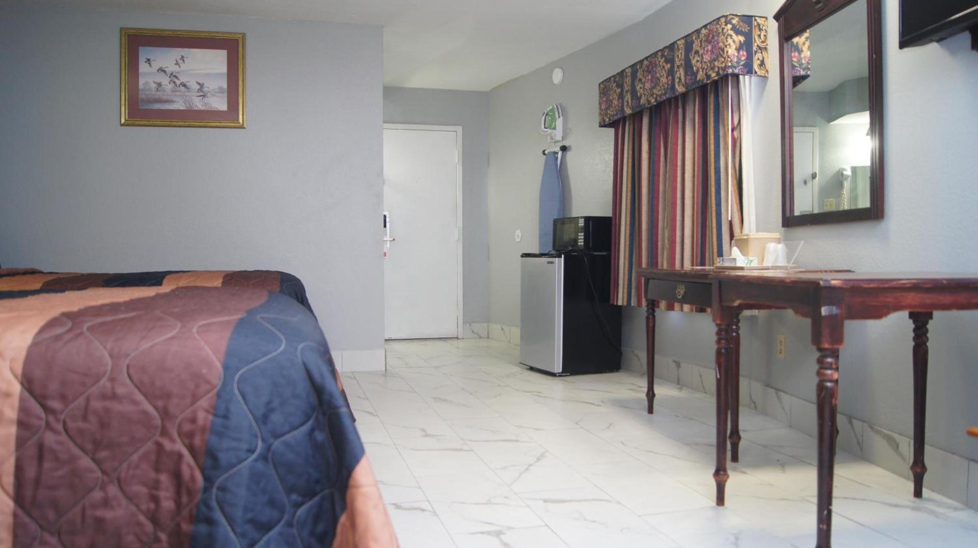 Holiday Lodge & Suites photo 21