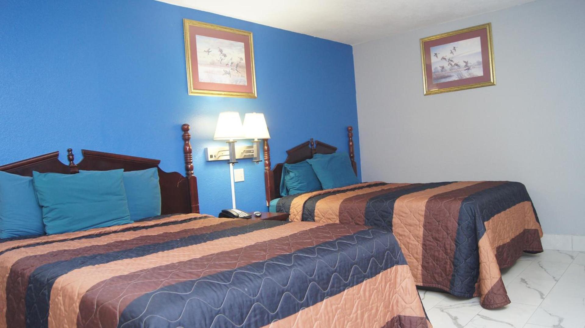 Holiday Lodge & Suites photo 16