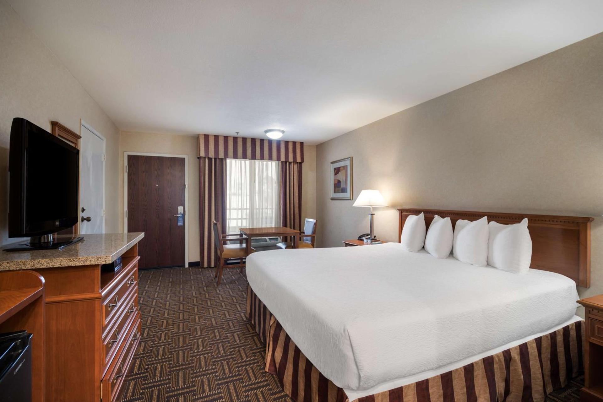 Best Western Norwalk Inn photo 14