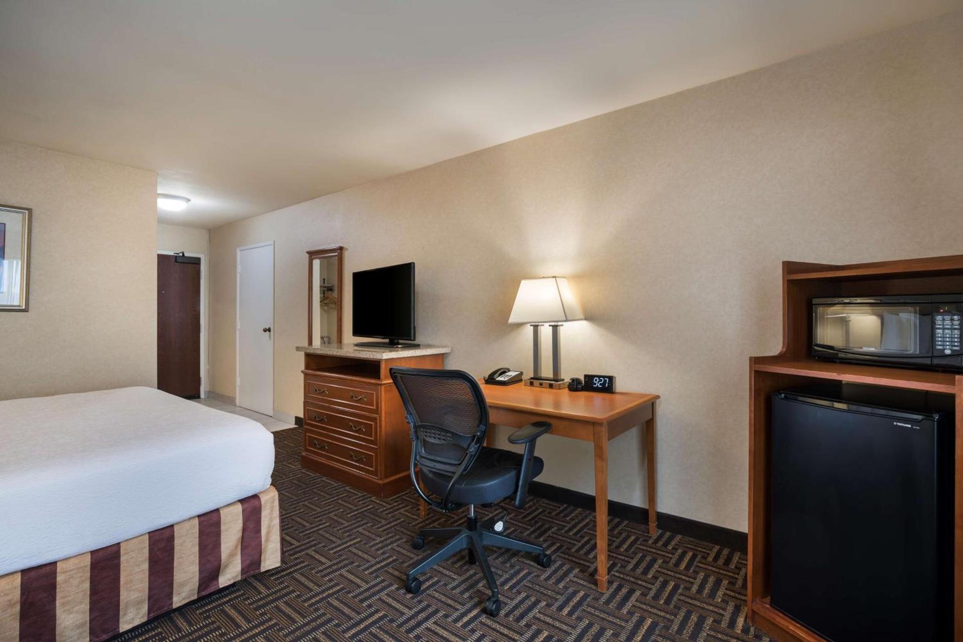 Best Western Norwalk Inn photo 17