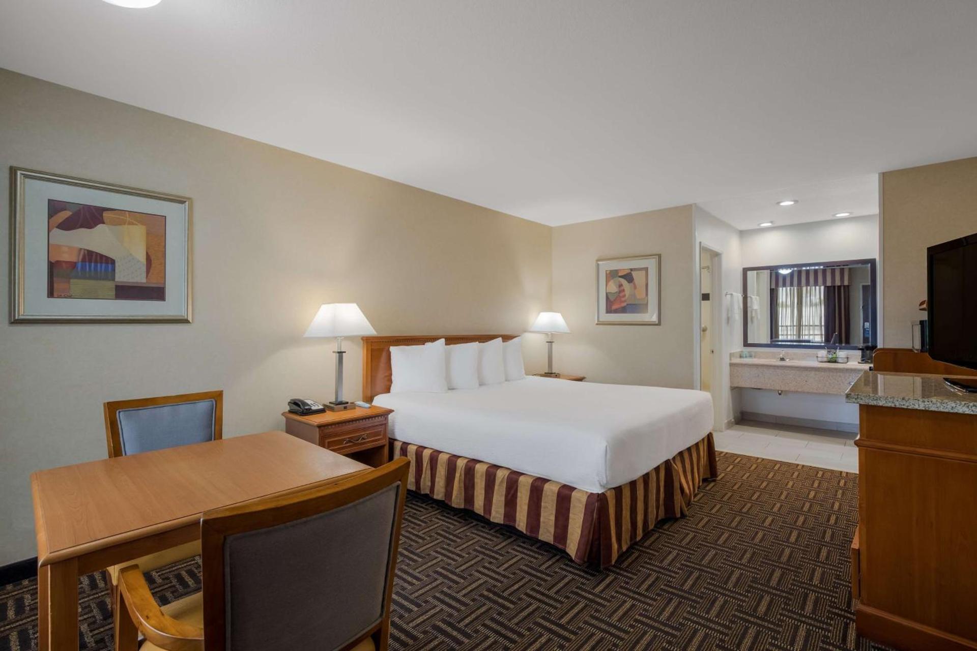 Best Western Norwalk Inn photo 20