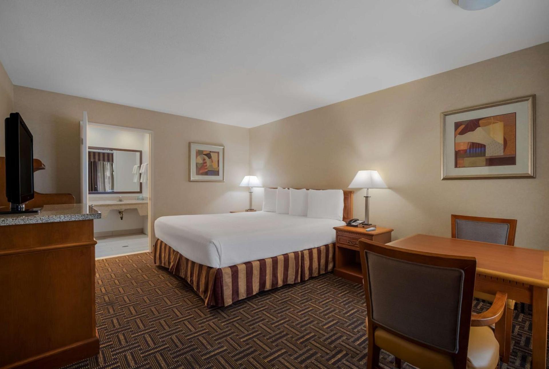 Best Western Norwalk Inn photo 23