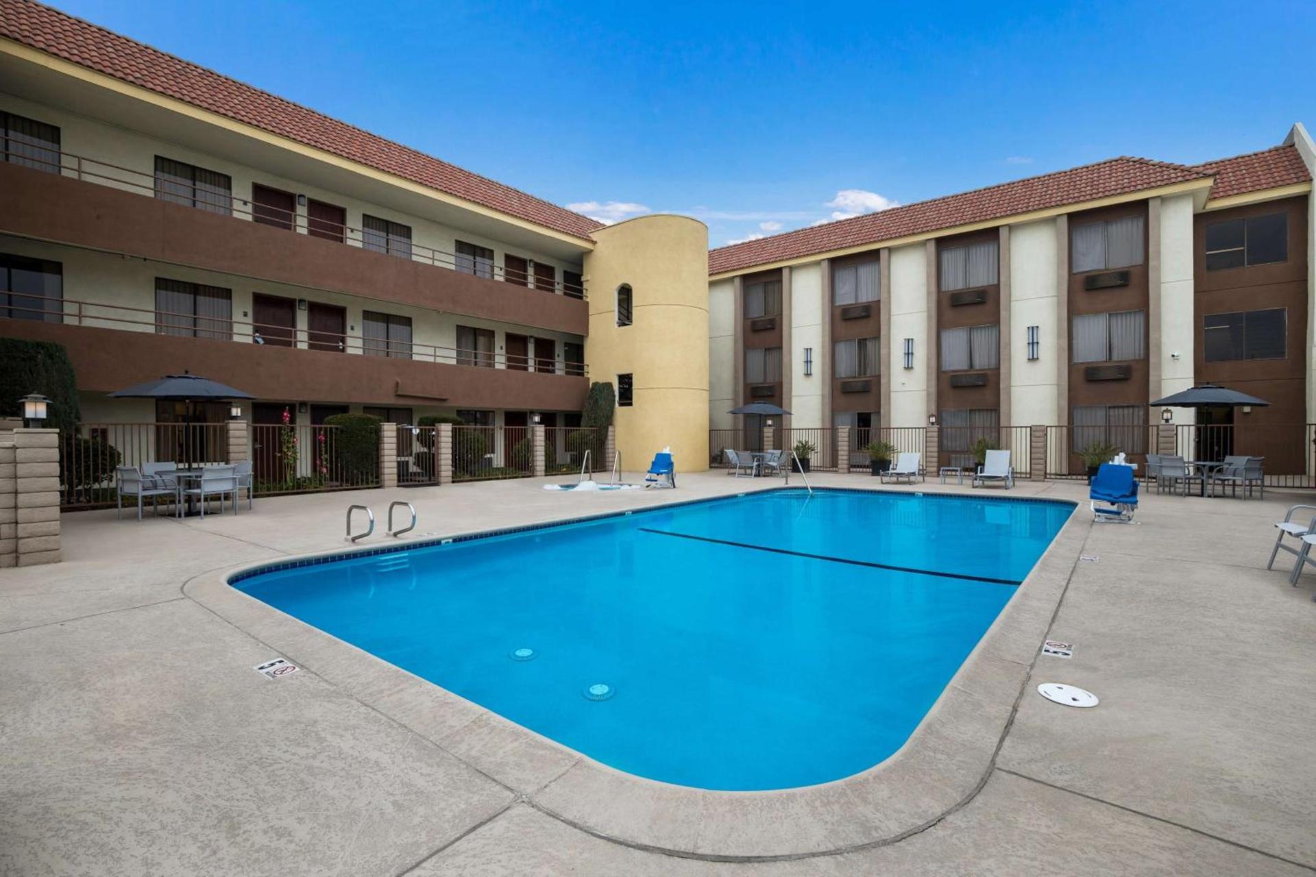 Best Western Norwalk Inn photo 2