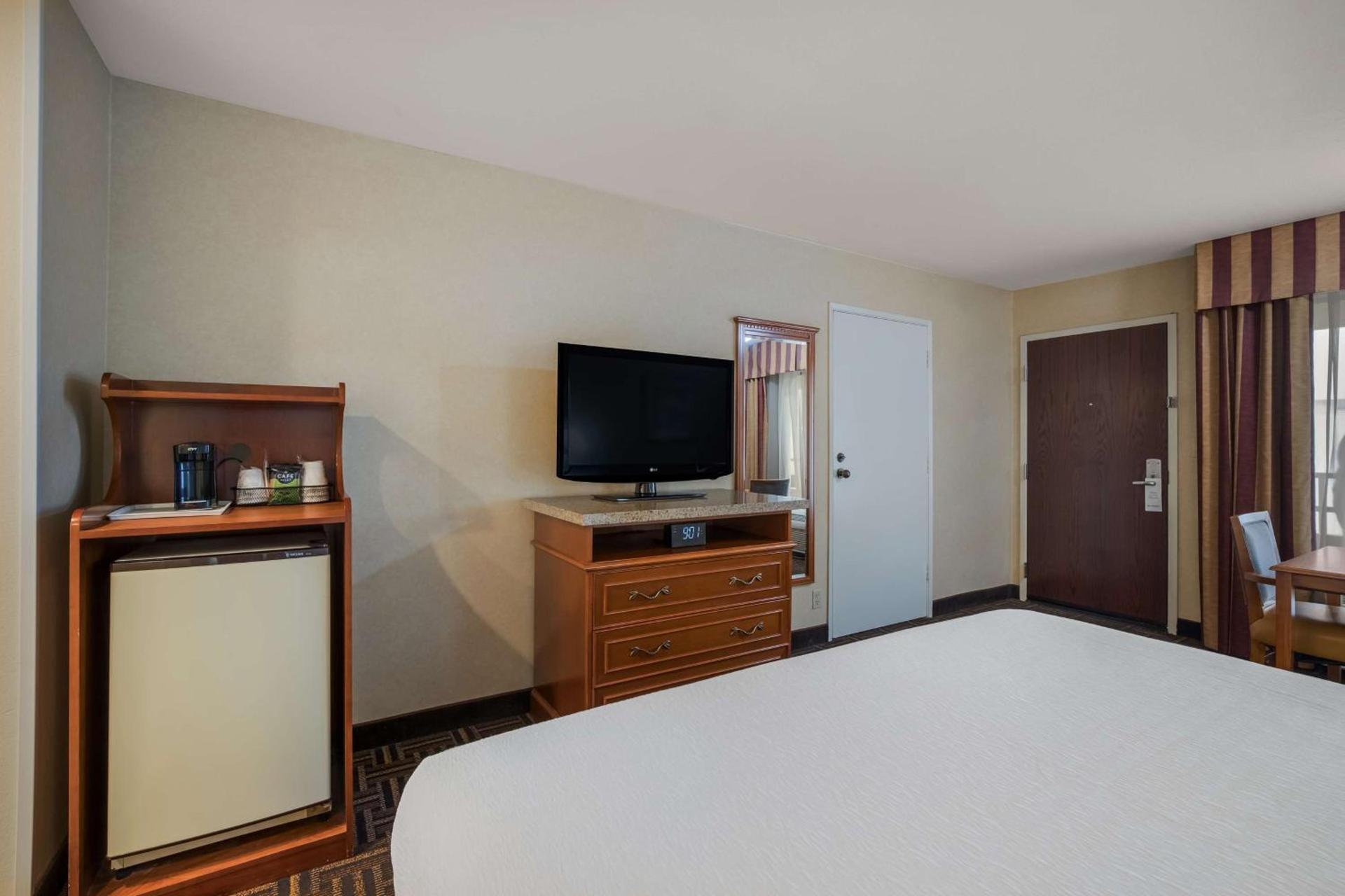 Best Western Norwalk Inn photo 25