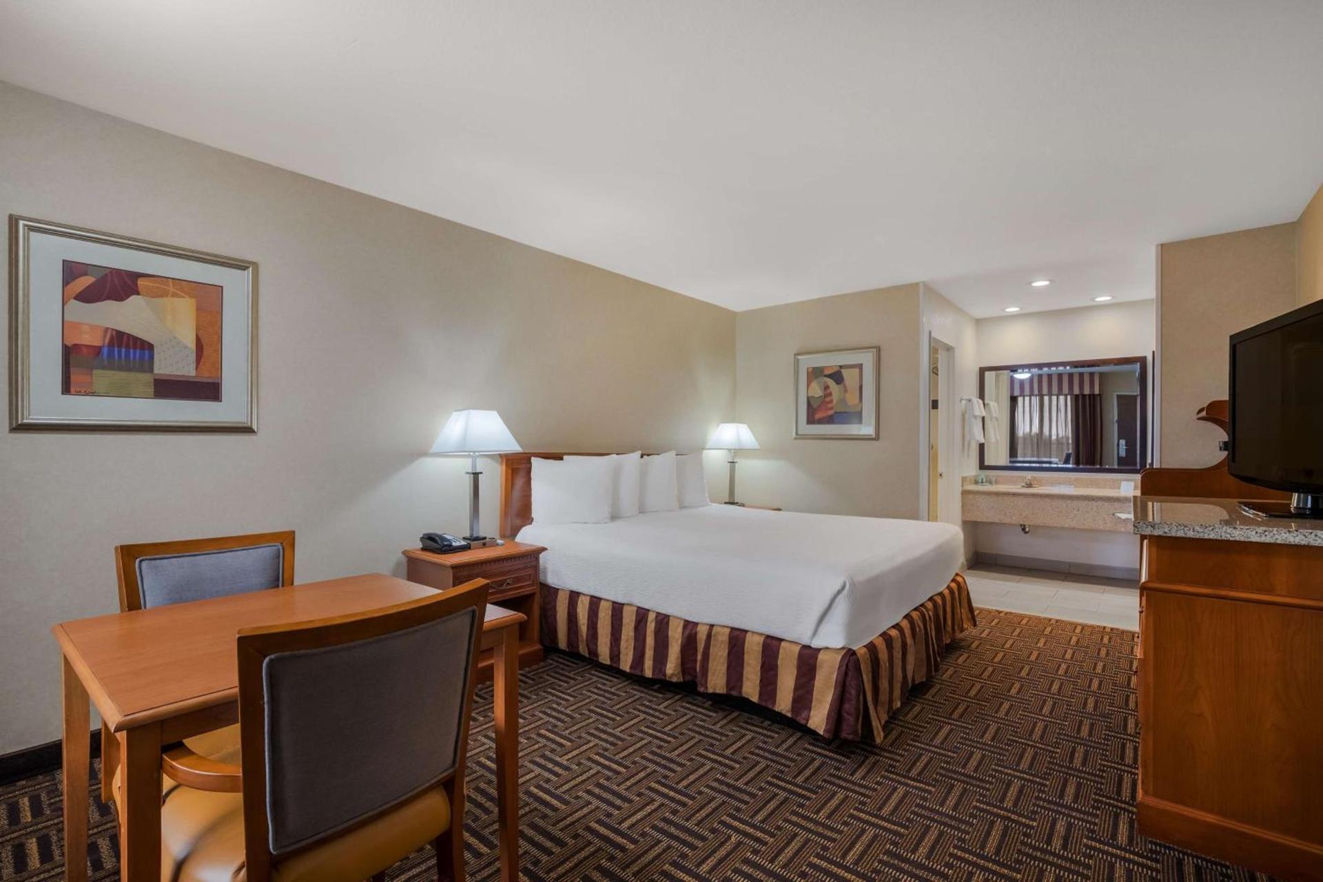 Best Western Norwalk Inn photo 26