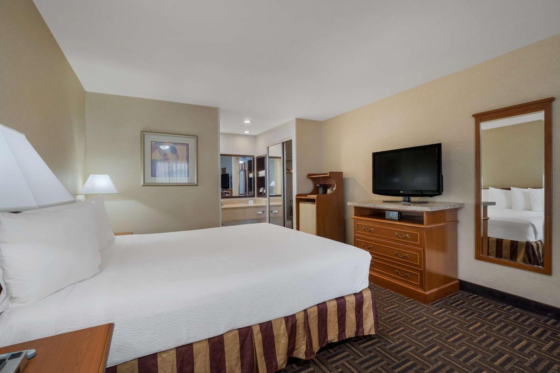 Best Western Norwalk Inn photo 27