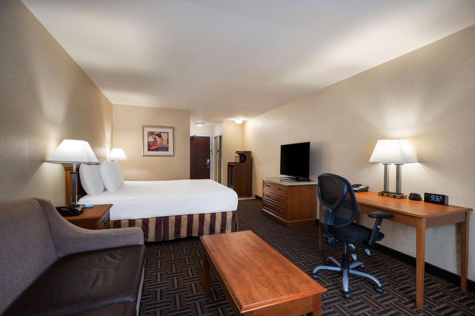 Best Western Norwalk Inn photo 32