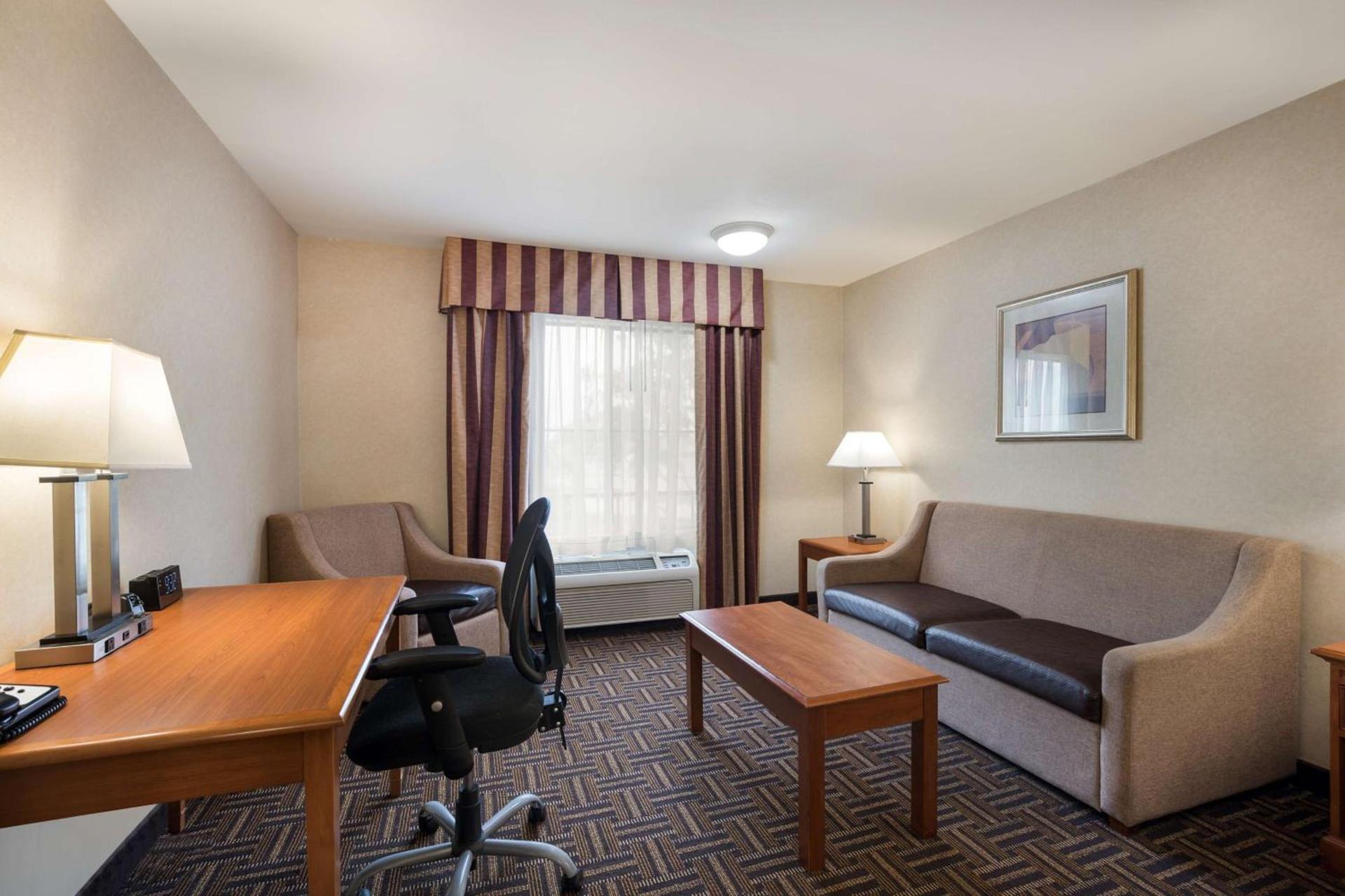 Best Western Norwalk Inn photo 34