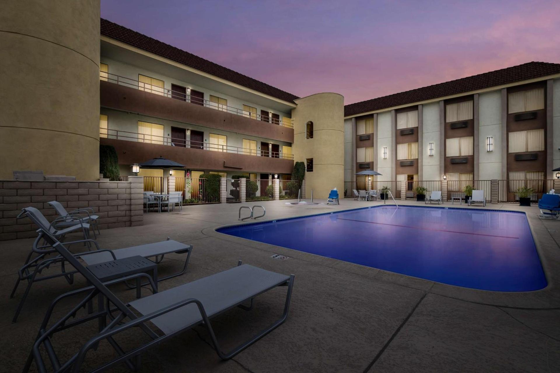 Best Western Norwalk Inn photo 12