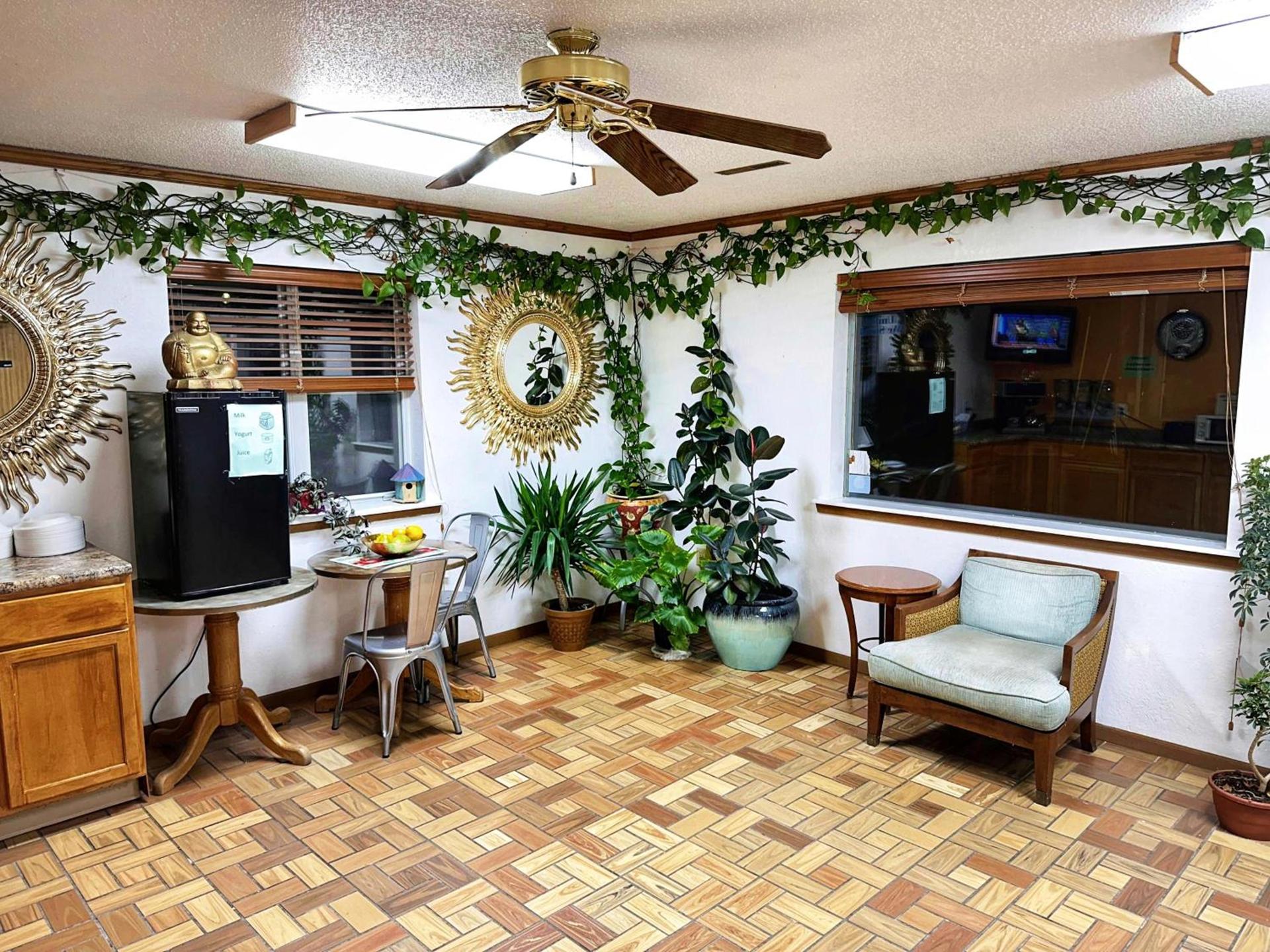 Night Inn photo 25