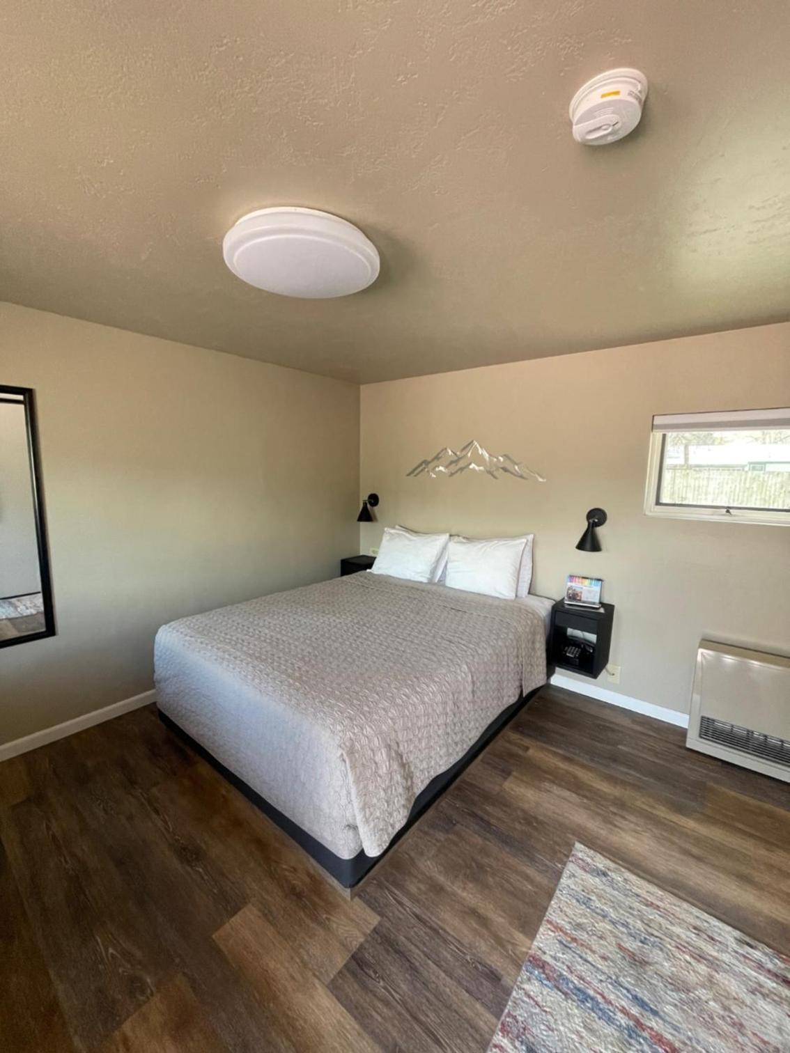 Woodland Motel photo 10