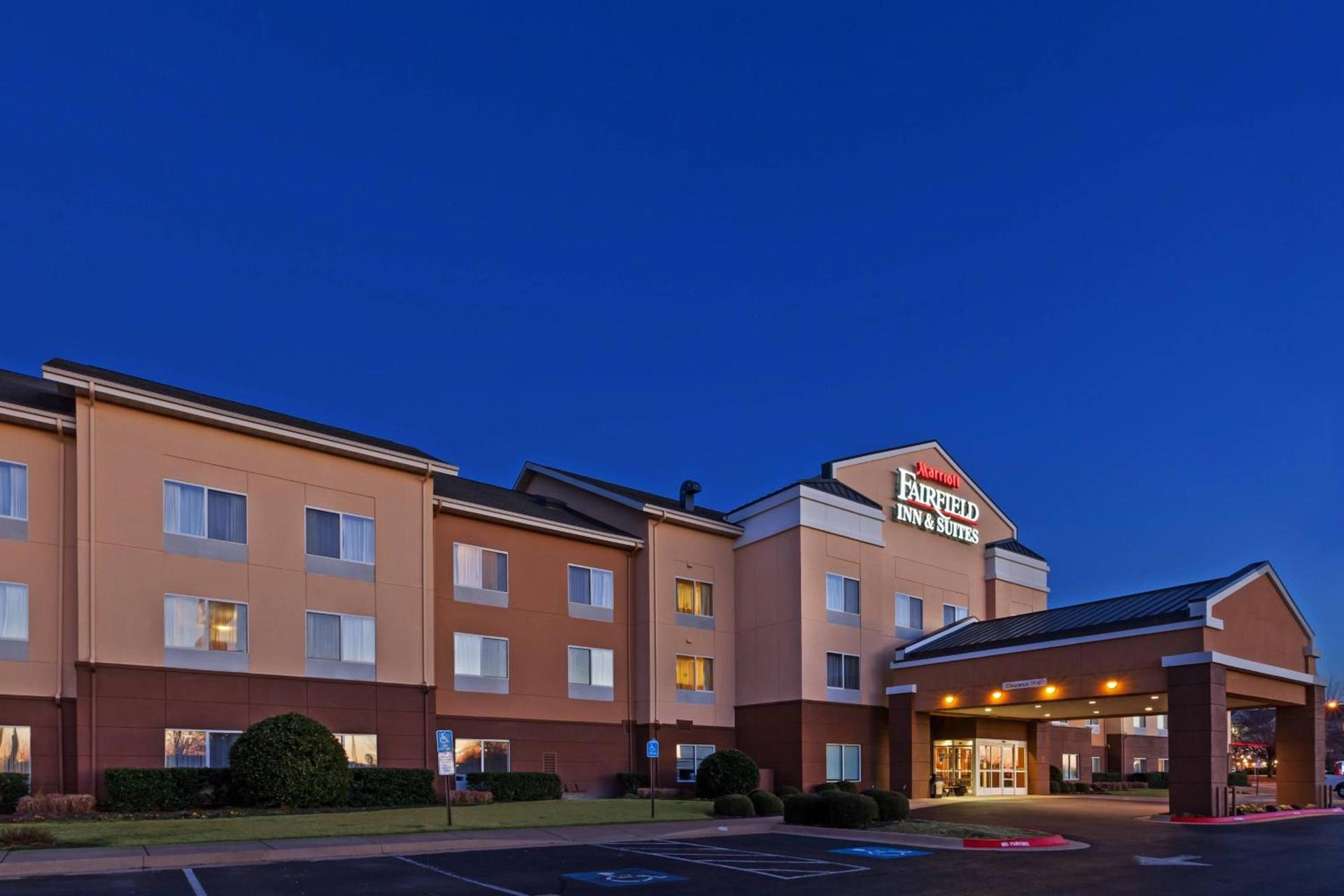 Fairfield Inn & Suites by Marriott Rogers photo 9