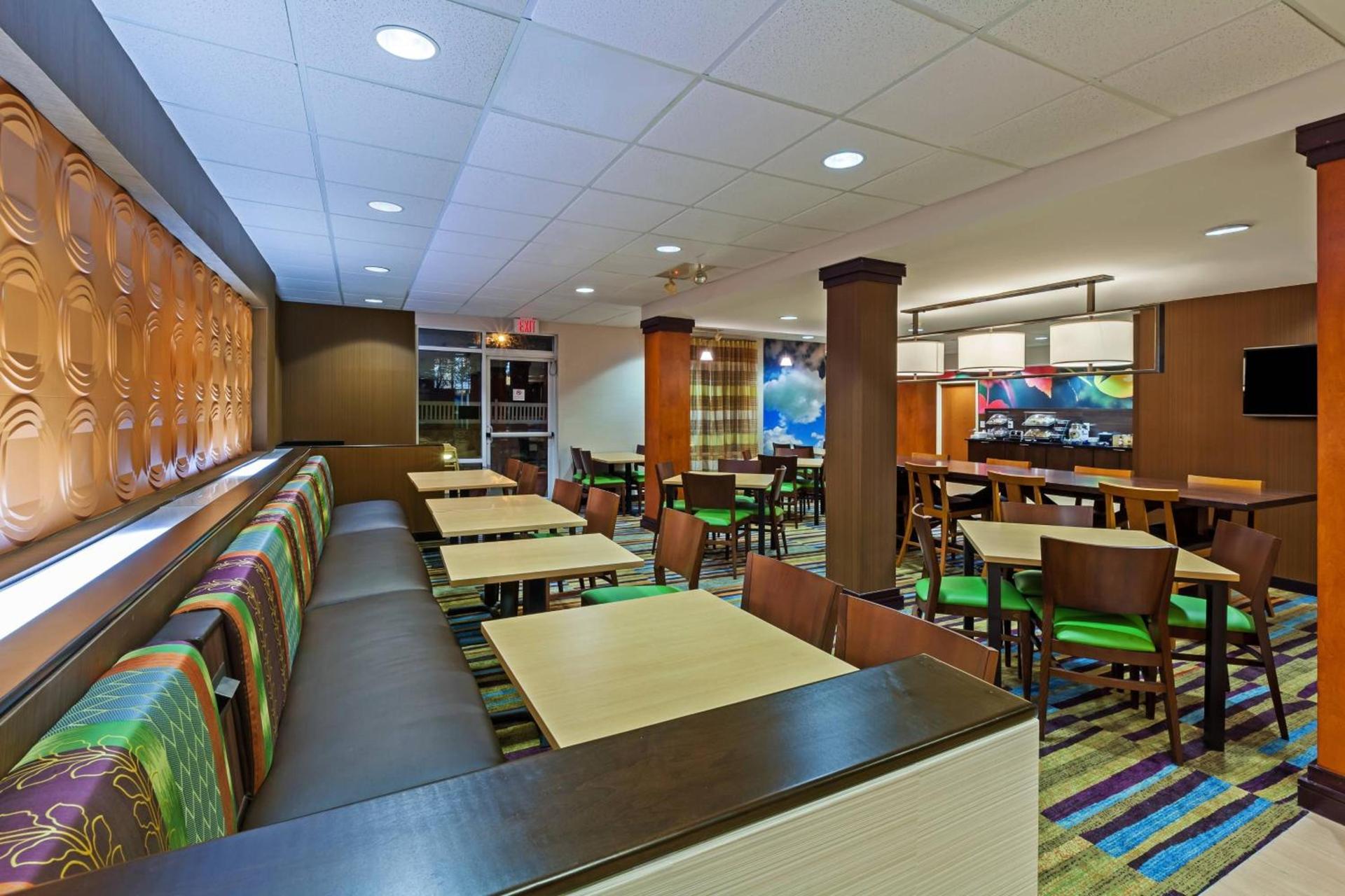 Fairfield Inn & Suites by Marriott Rogers photo 19