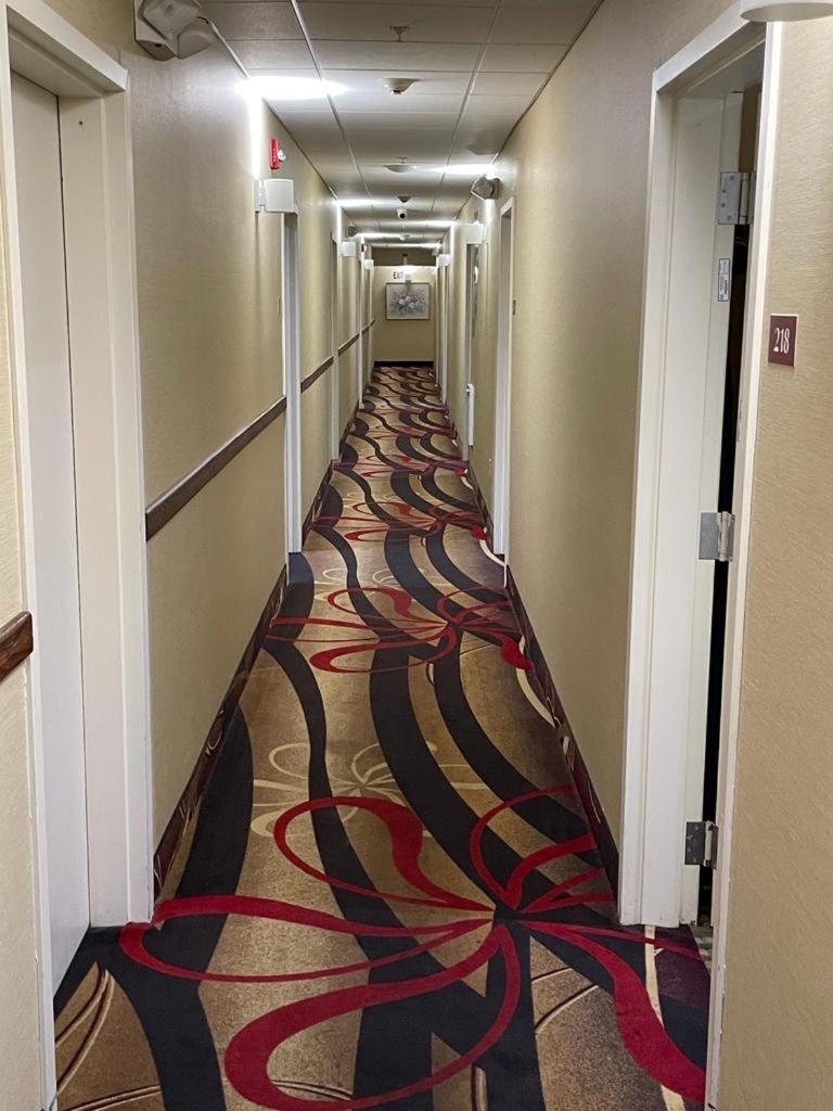 Whitney Inn & Suites photo 17