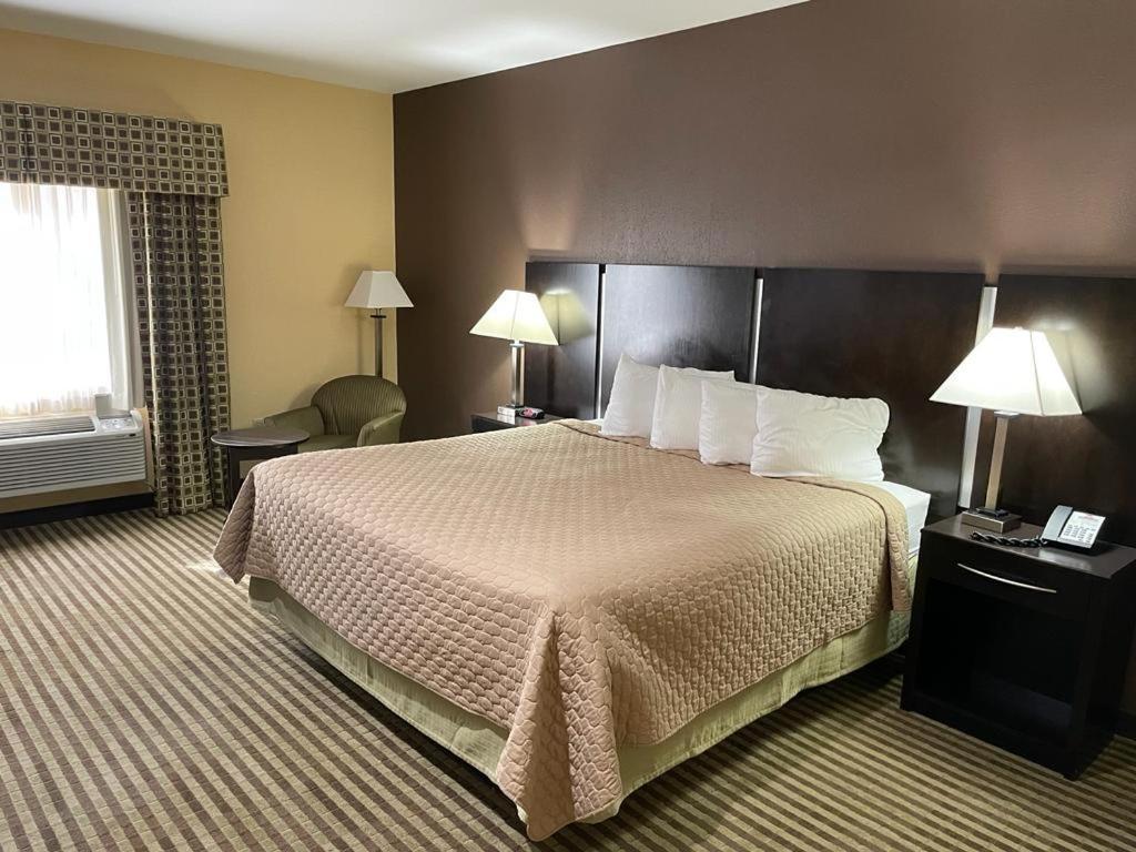 Whitney Inn & Suites photo 23