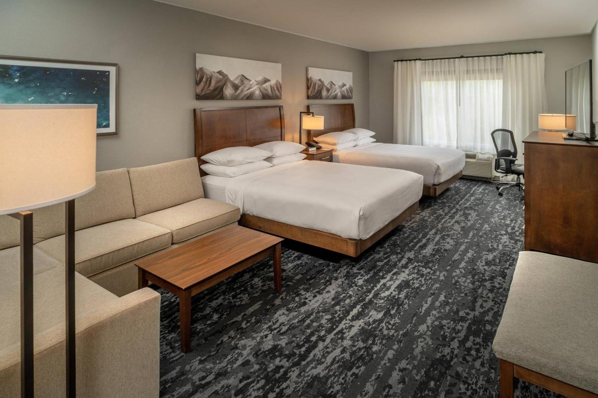 Delta Hotels by Marriott Huntington Mall photo 3