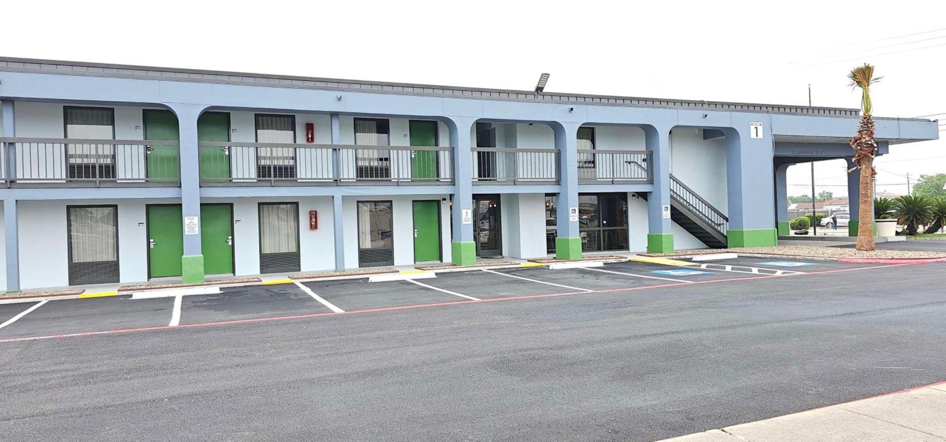 Days Inn by Wyndham Victoria TX East — hotel in Victoria