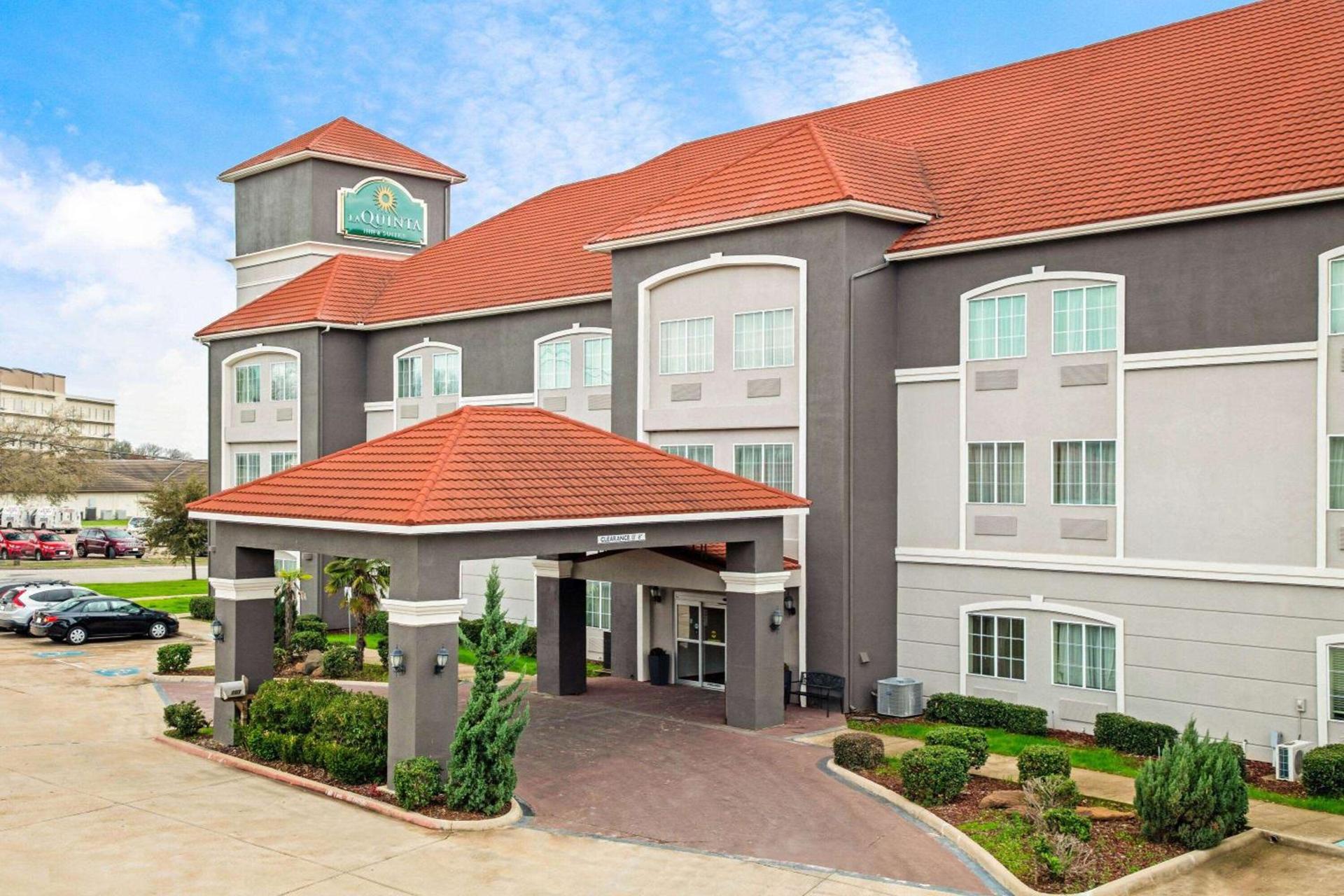 La Quinta by Wyndham Cleburne photo 2