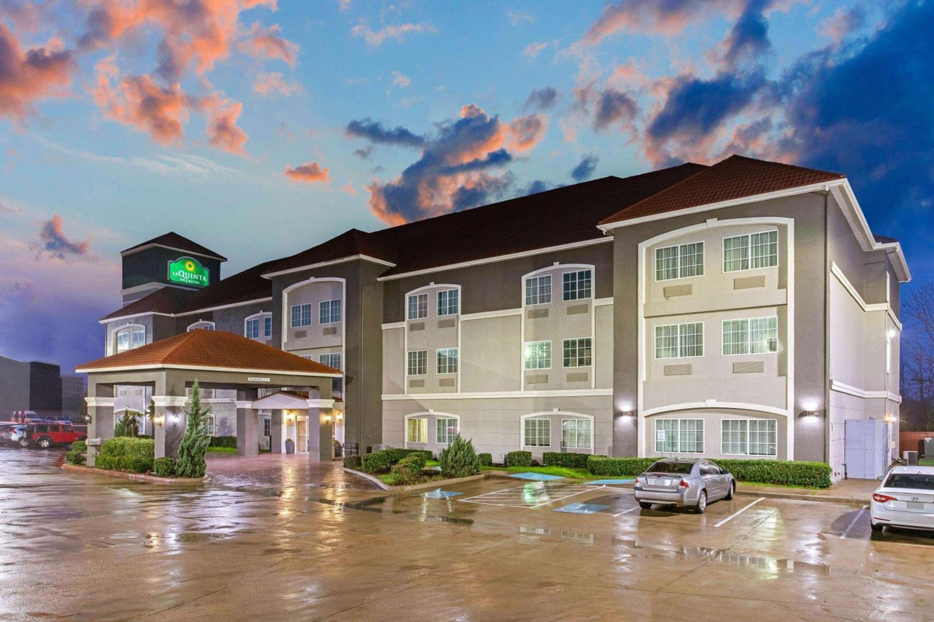 La Quinta by Wyndham Cleburne photo 4