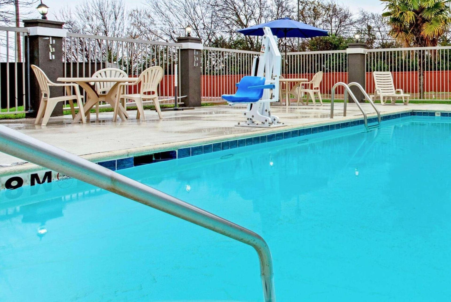La Quinta by Wyndham Cleburne photo 6