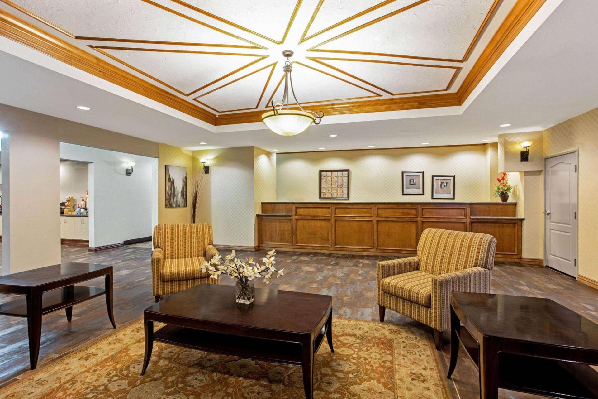 La Quinta by Wyndham Cleburne photo 5