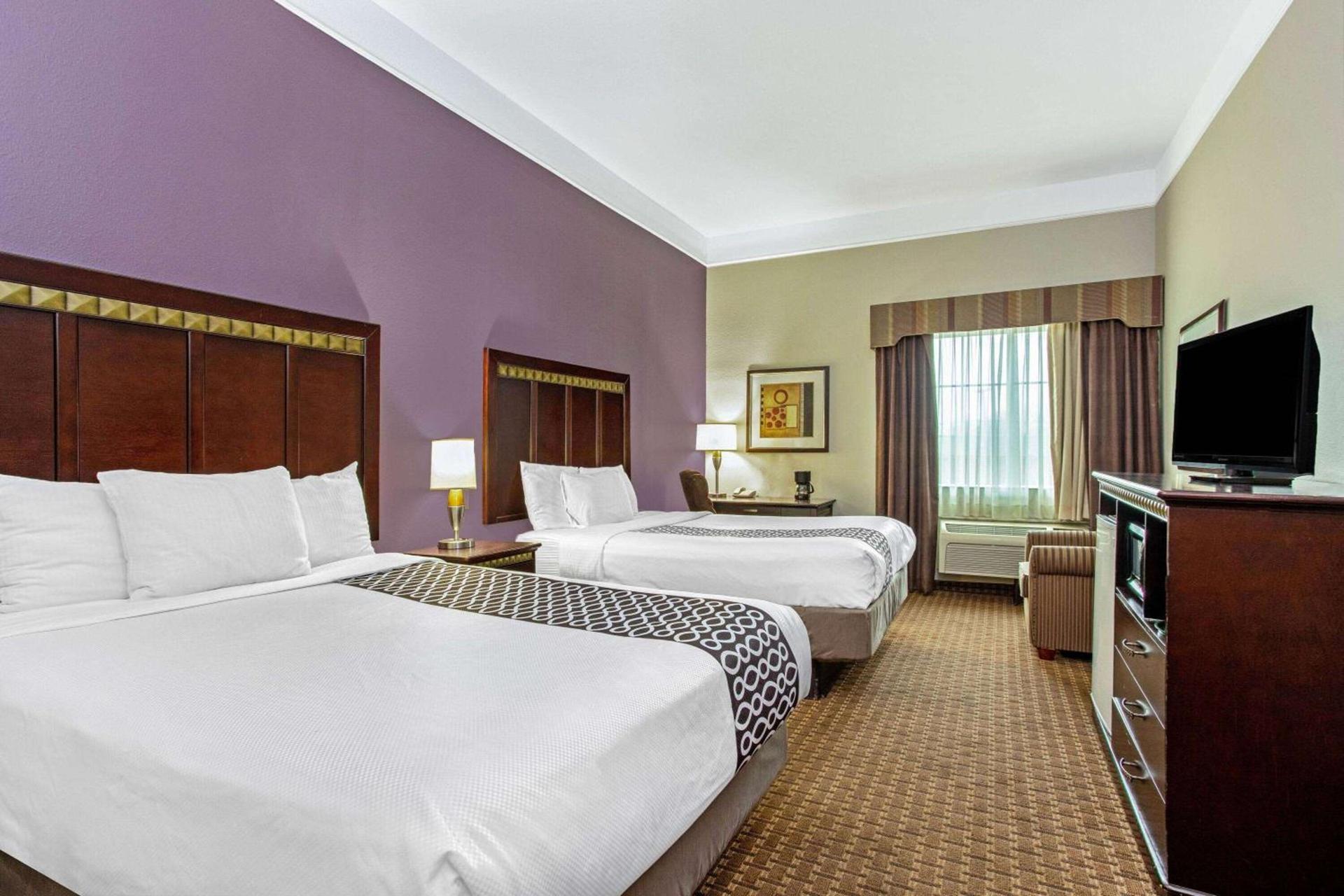 La Quinta by Wyndham Cleburne photo 8