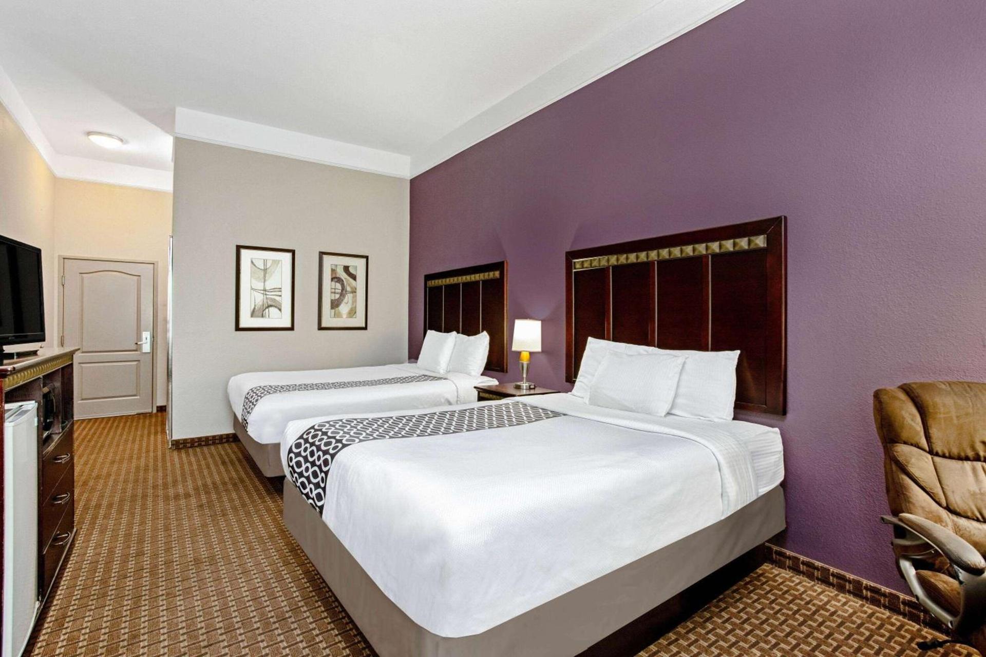 La Quinta by Wyndham Cleburne photo 9
