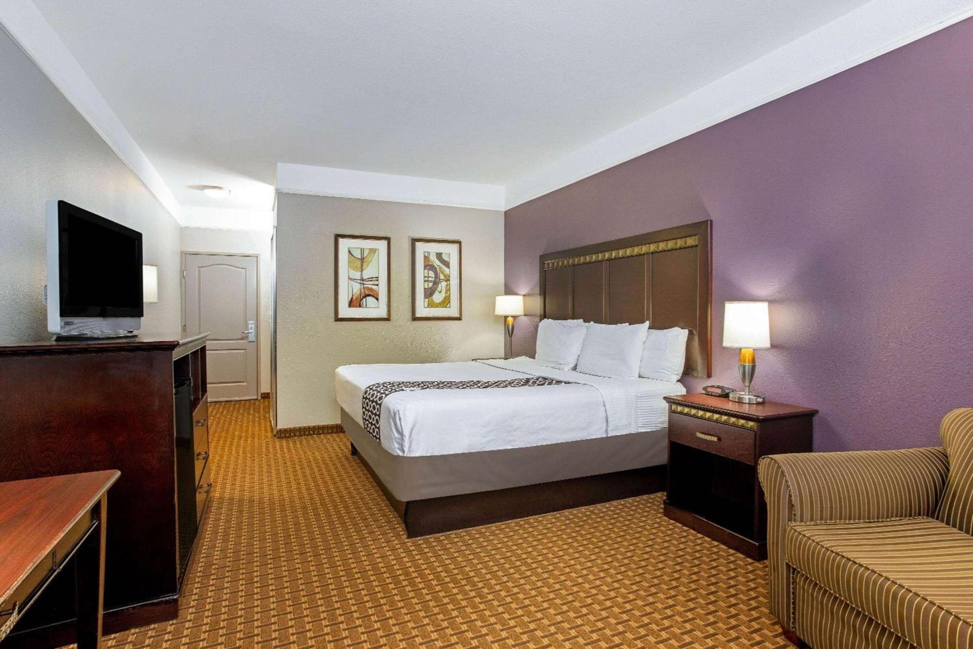 La Quinta by Wyndham Cleburne photo 10