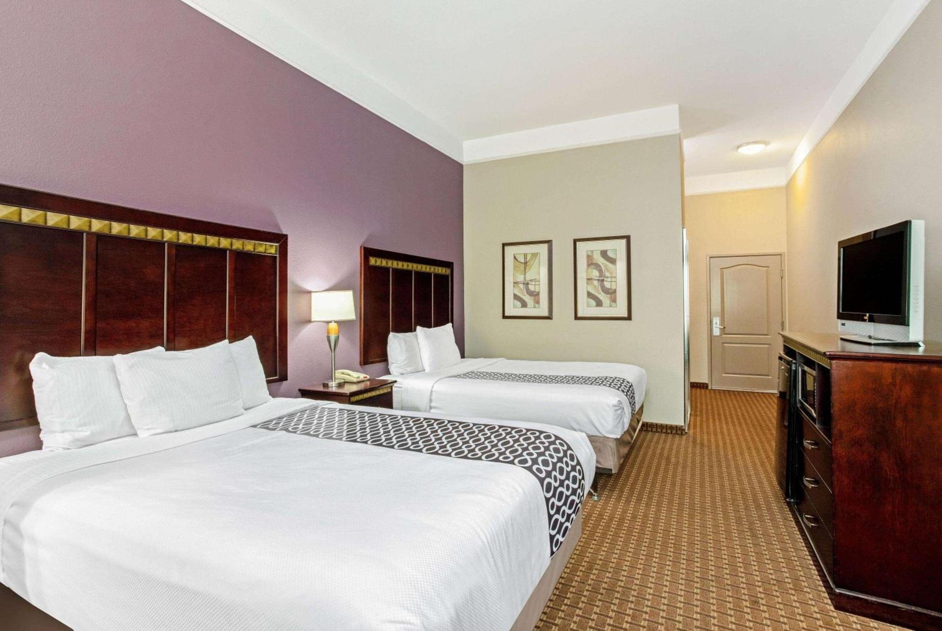 La Quinta by Wyndham Cleburne photo 12