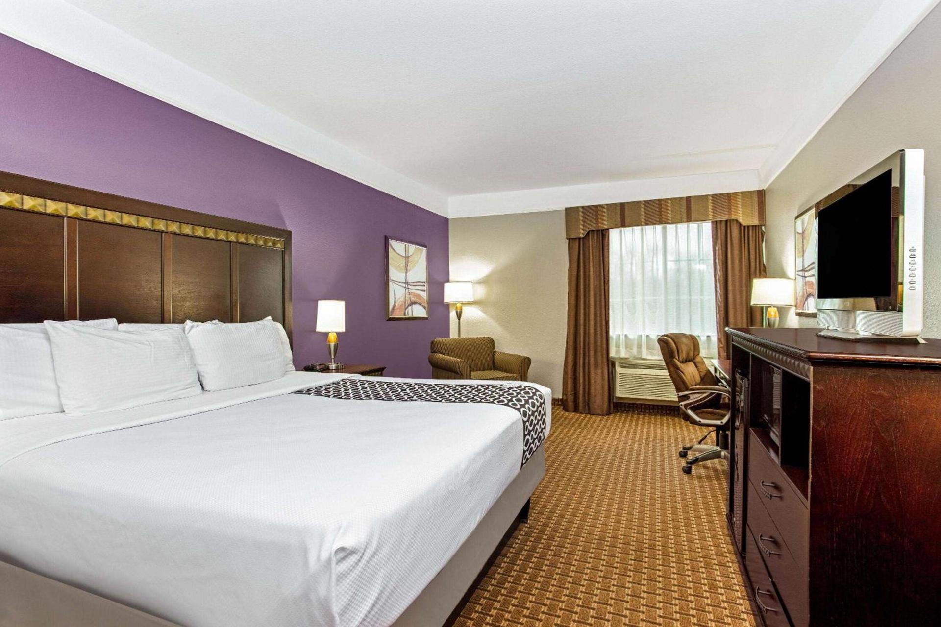 La Quinta by Wyndham Cleburne photo 11
