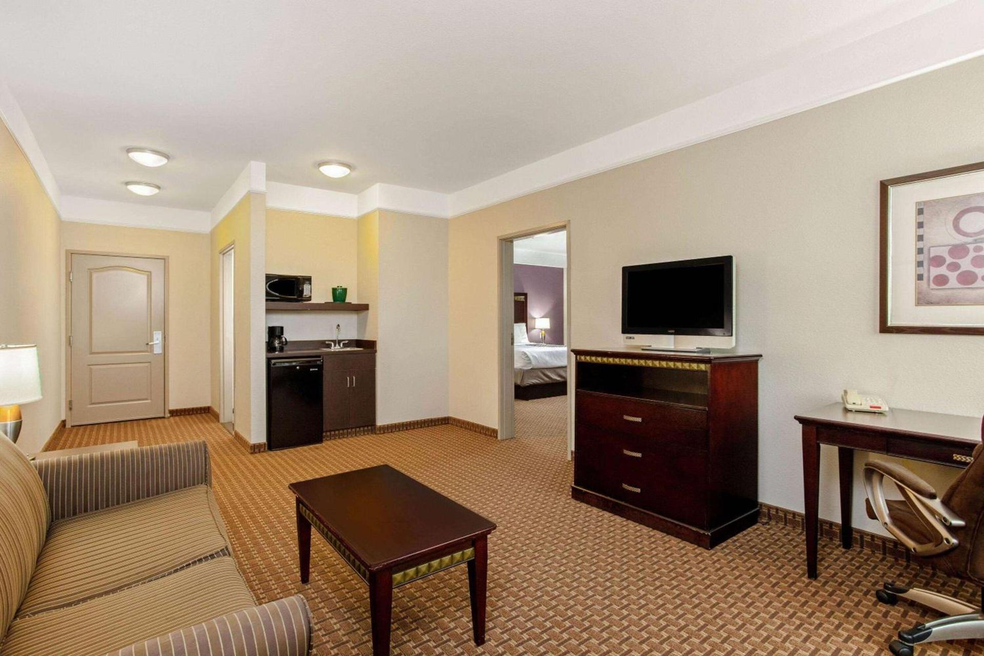 La Quinta by Wyndham Cleburne photo 22