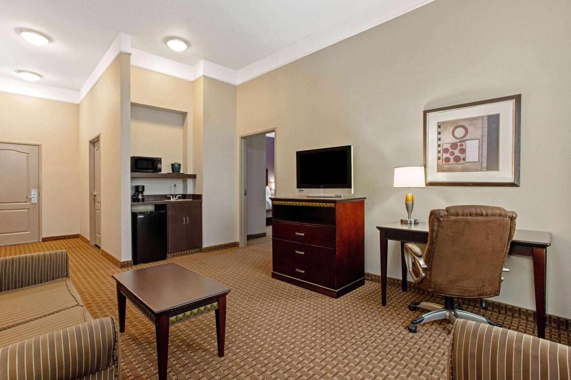La Quinta by Wyndham Cleburne photo 24