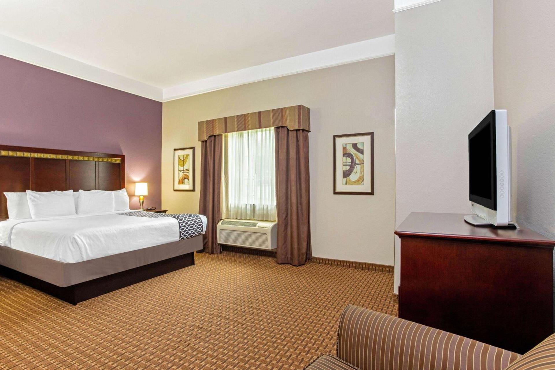 La Quinta by Wyndham Cleburne photo 25