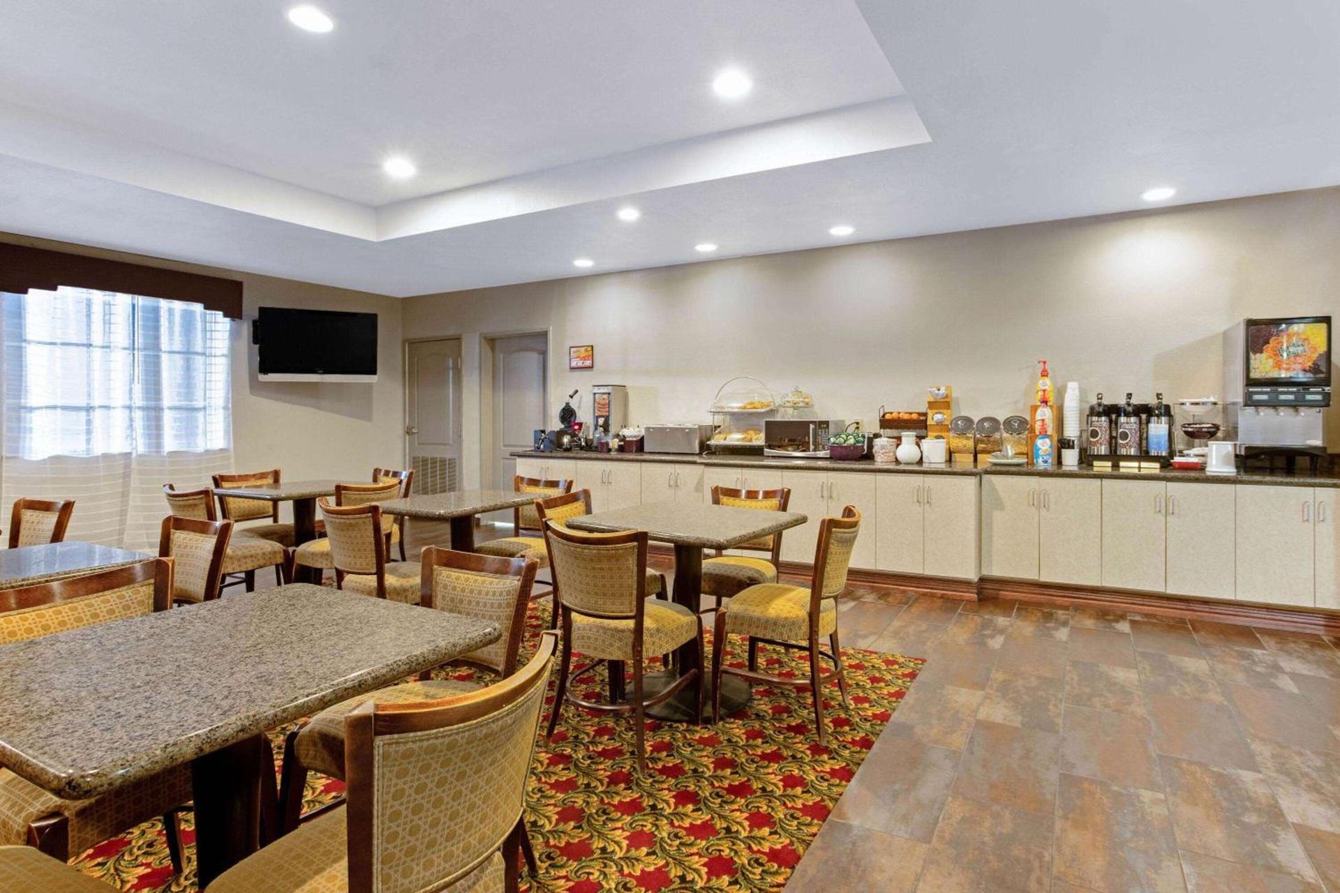 La Quinta by Wyndham Cleburne photo 26