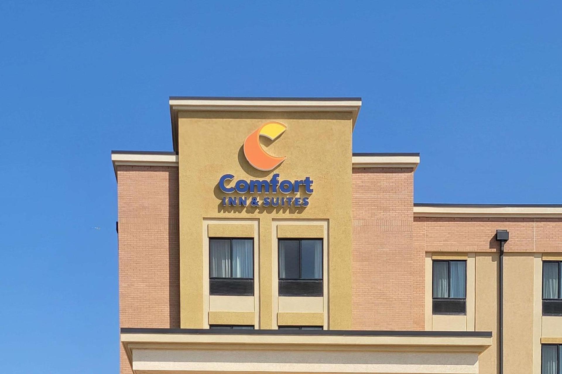Comfort Inn & Suites Watford City photo 32
