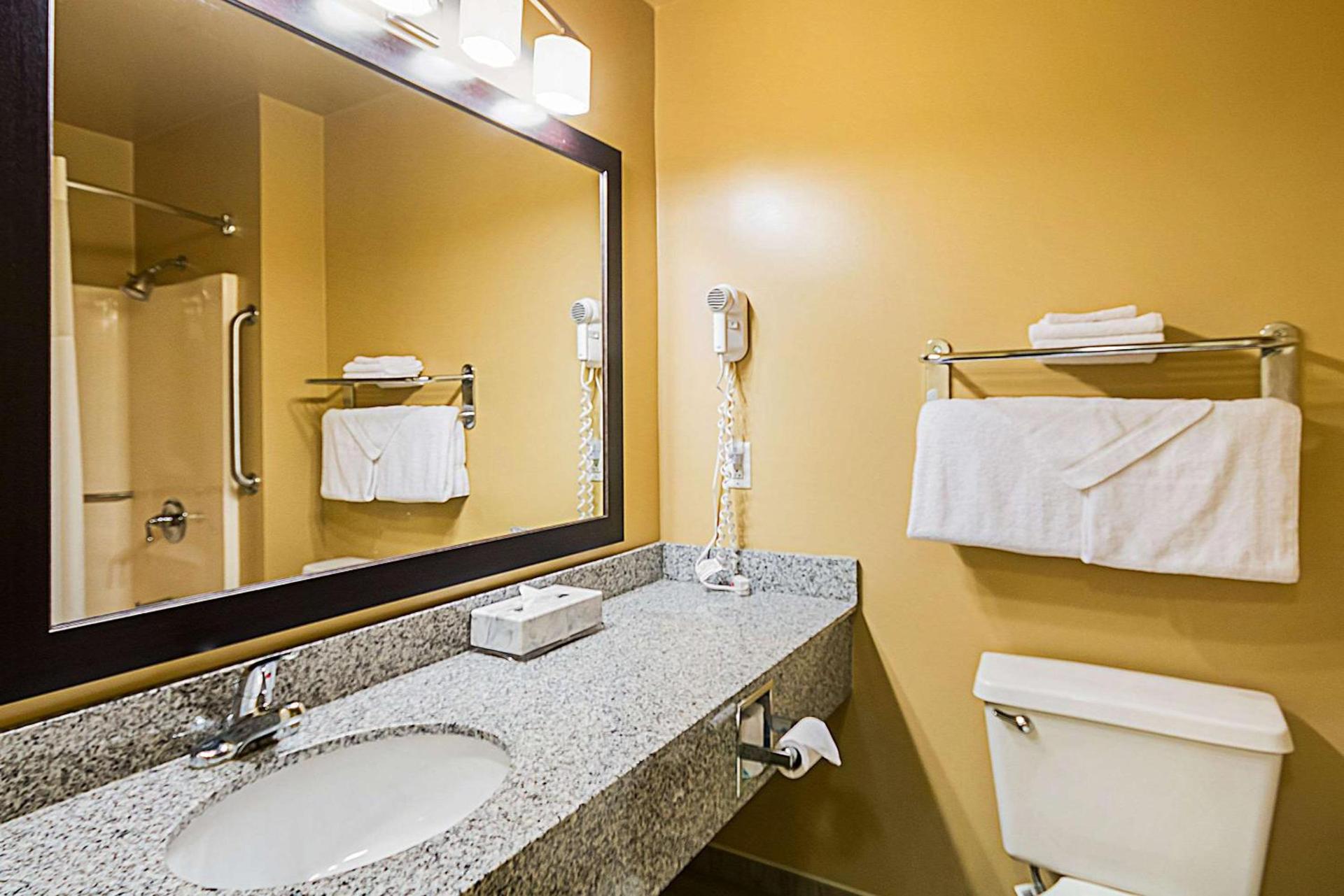 Quality Inn Fairmont photo 28